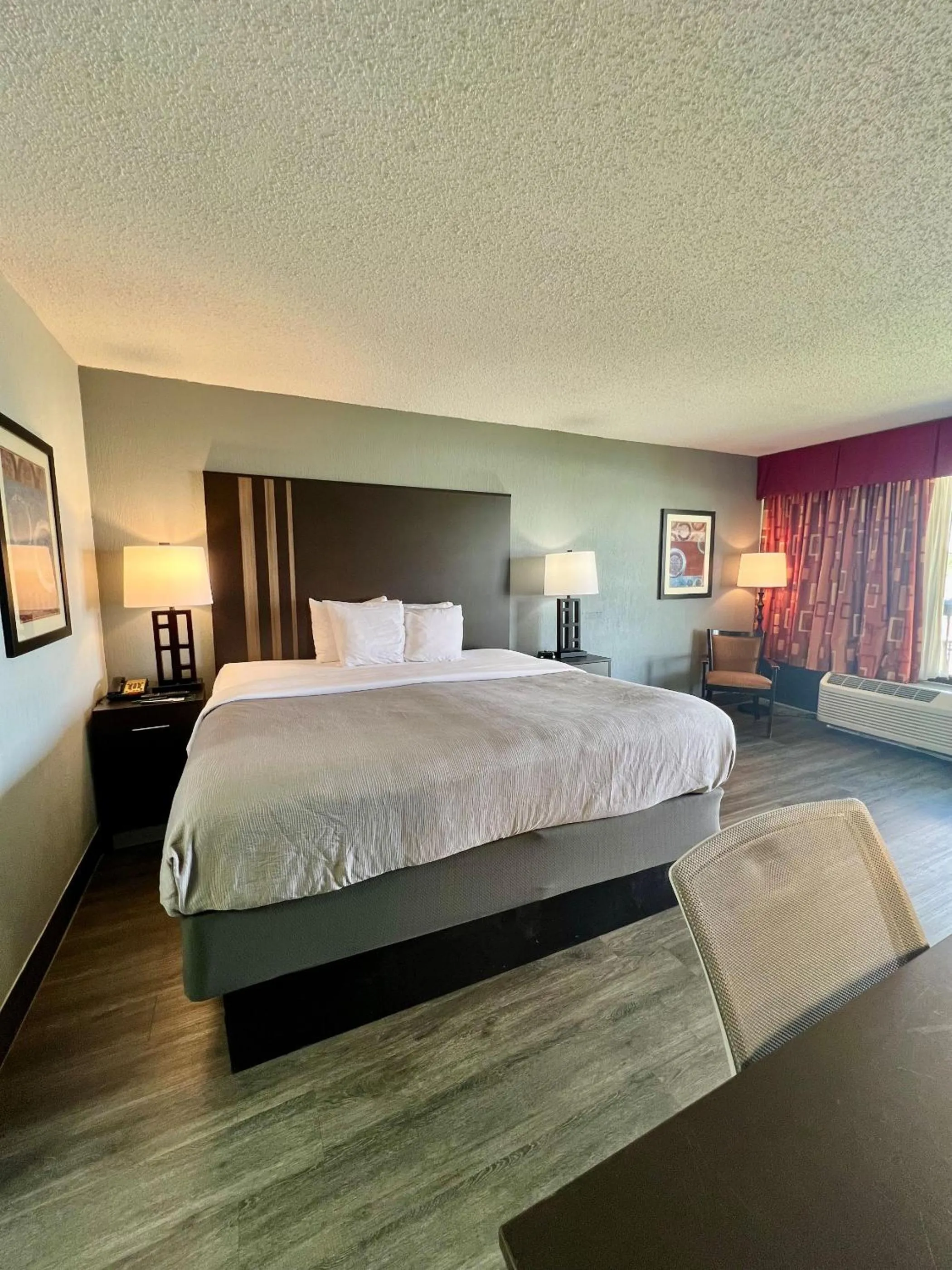 View (from property/room), Bed in Quality Inn & Suites Gulf Breeze Bayside near Pensacola Beach