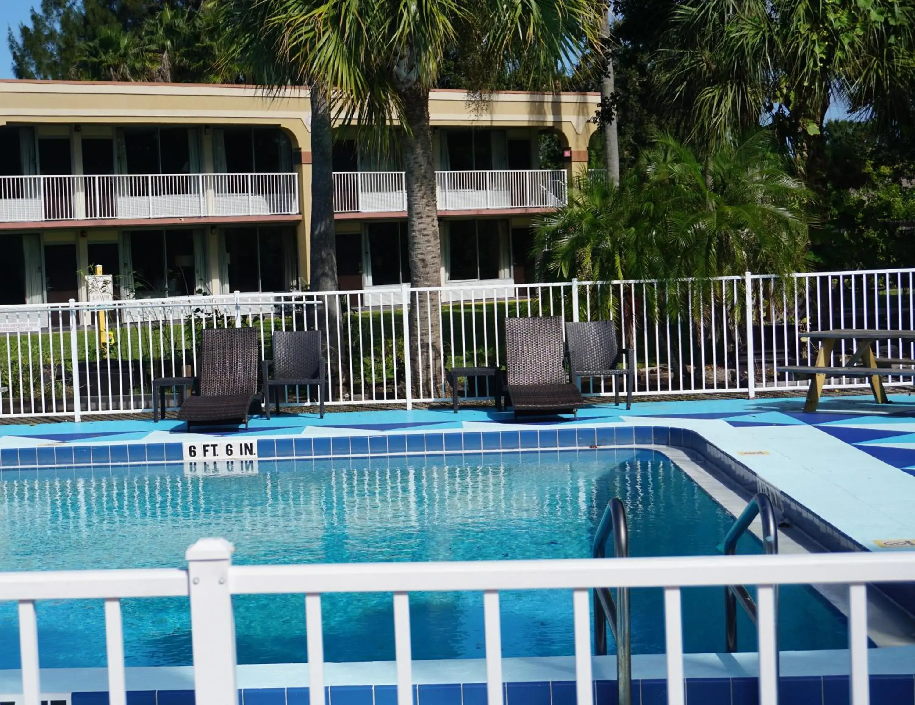 Pool view in ISLAND HOTEL of Space Coast Pool view in ISLAND HOTEL of Space Coast