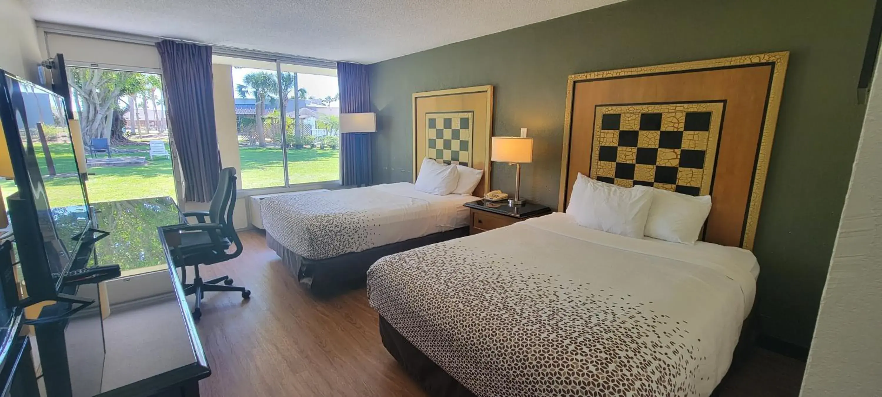 Bed in ISLAND HOTEL of Space Coast Bed in ISLAND HOTEL of Space Coast