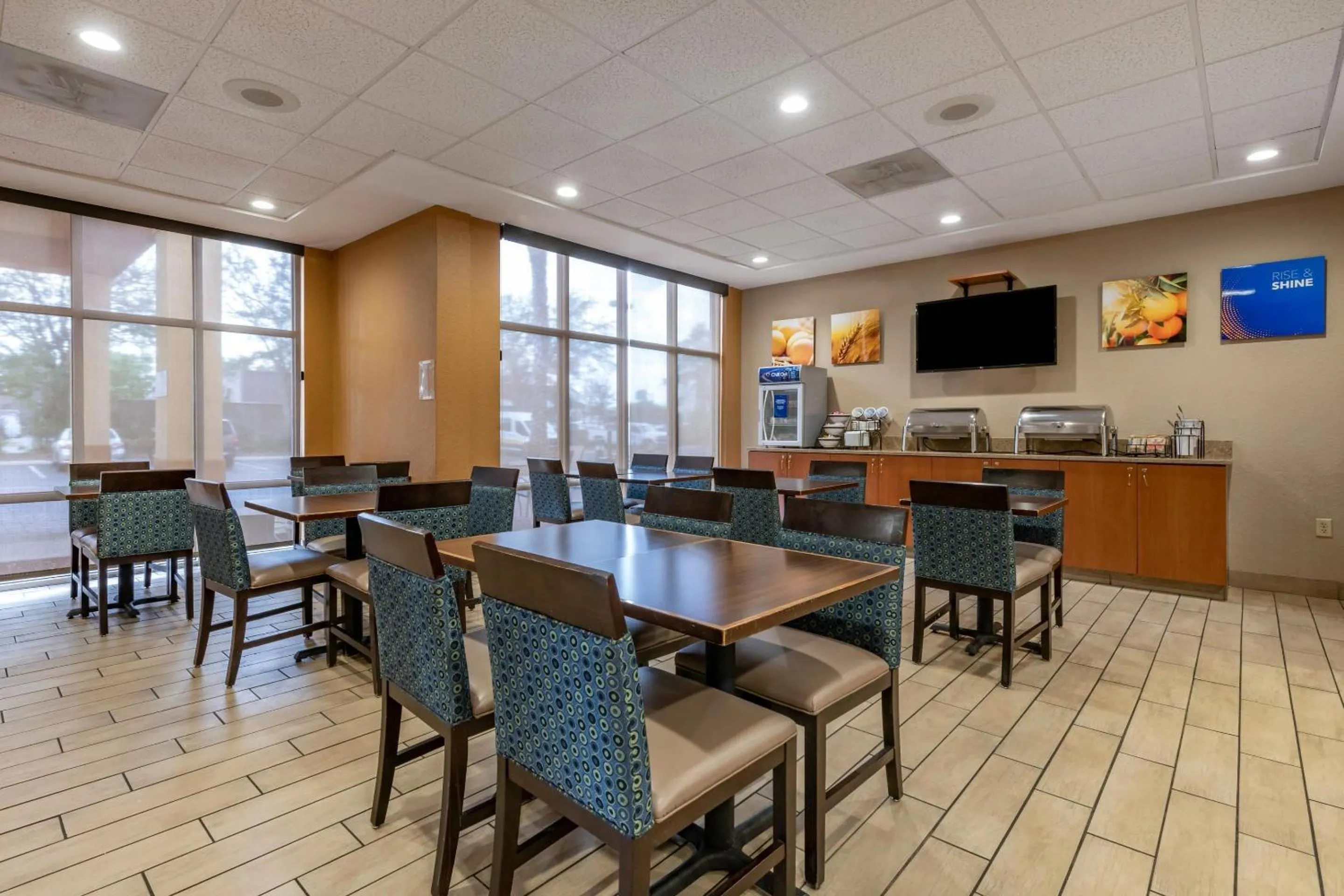 Breakfast in Comfort Inn & Suites Orlando North