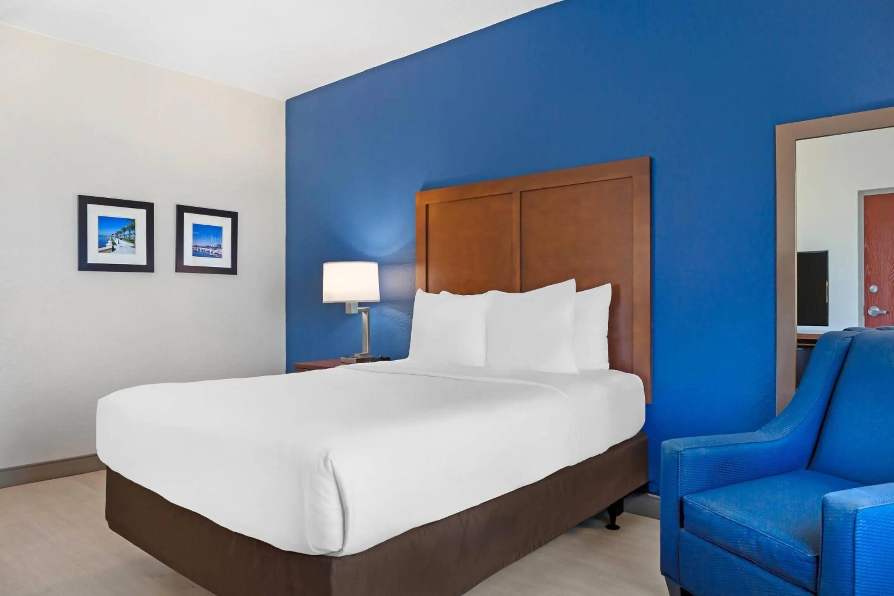 Bedroom, Bed in Comfort Inn & Suites Orlando North