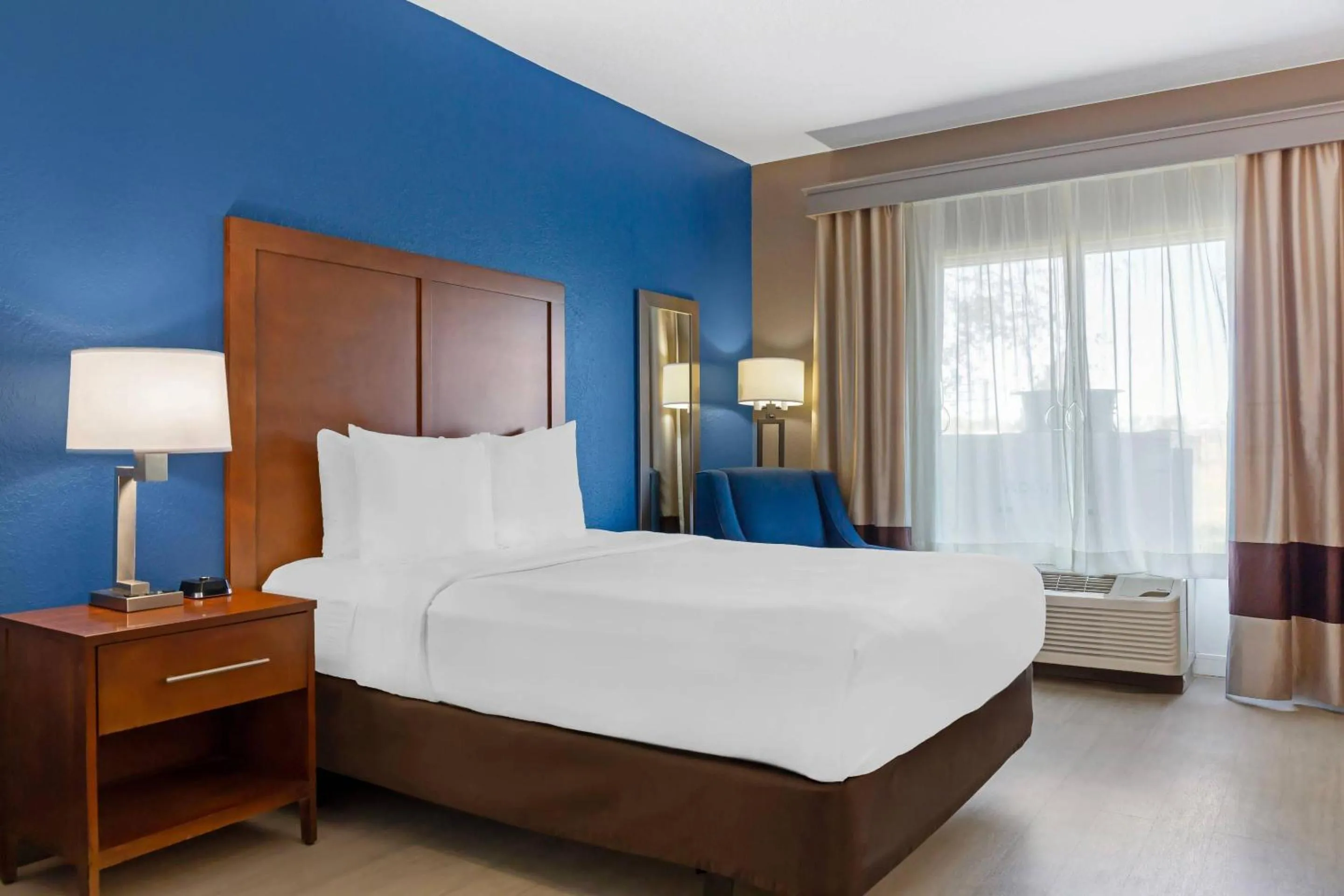Bedroom, Bed in Comfort Inn & Suites Orlando North