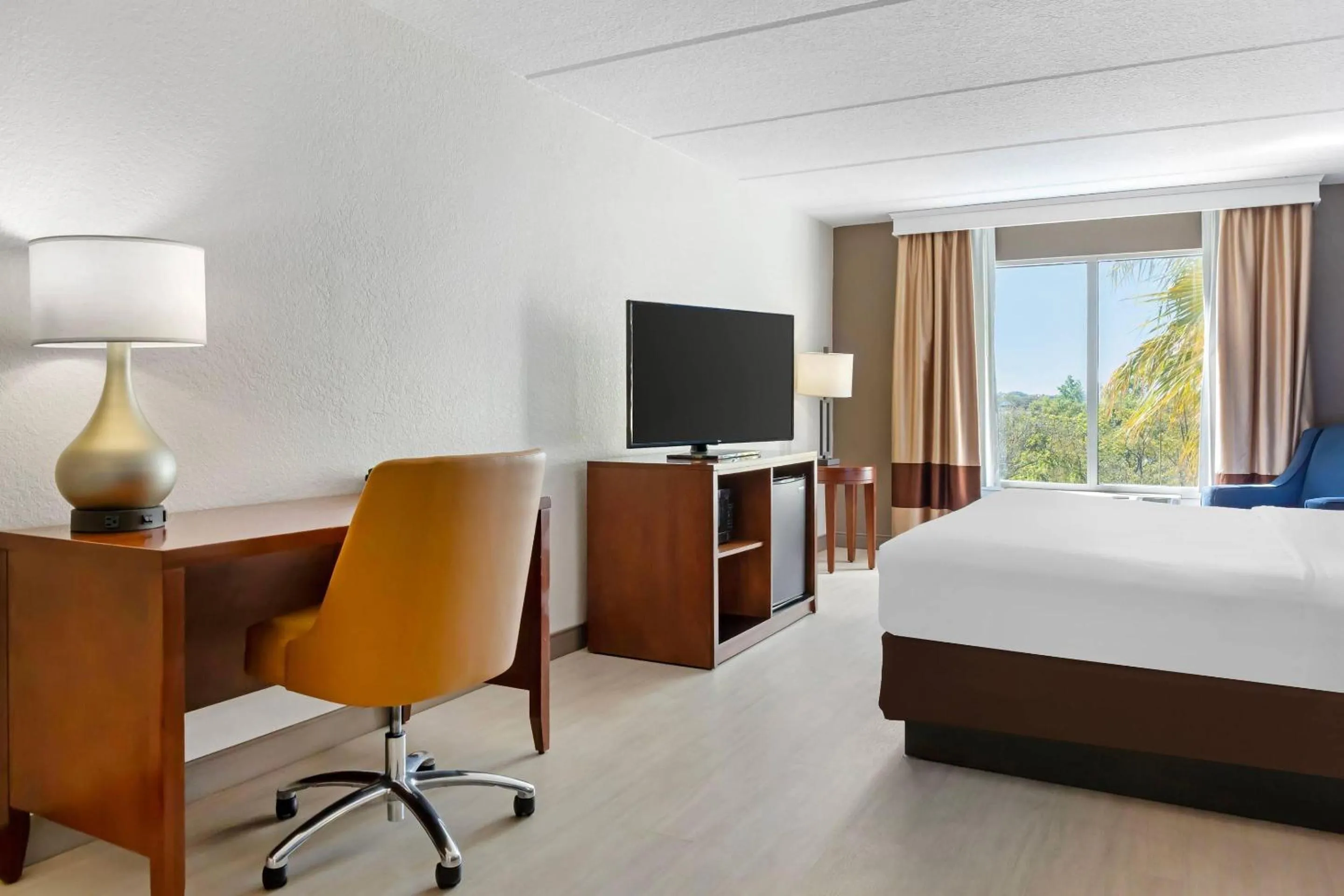 Bedroom, Bed in Comfort Inn & Suites Orlando North