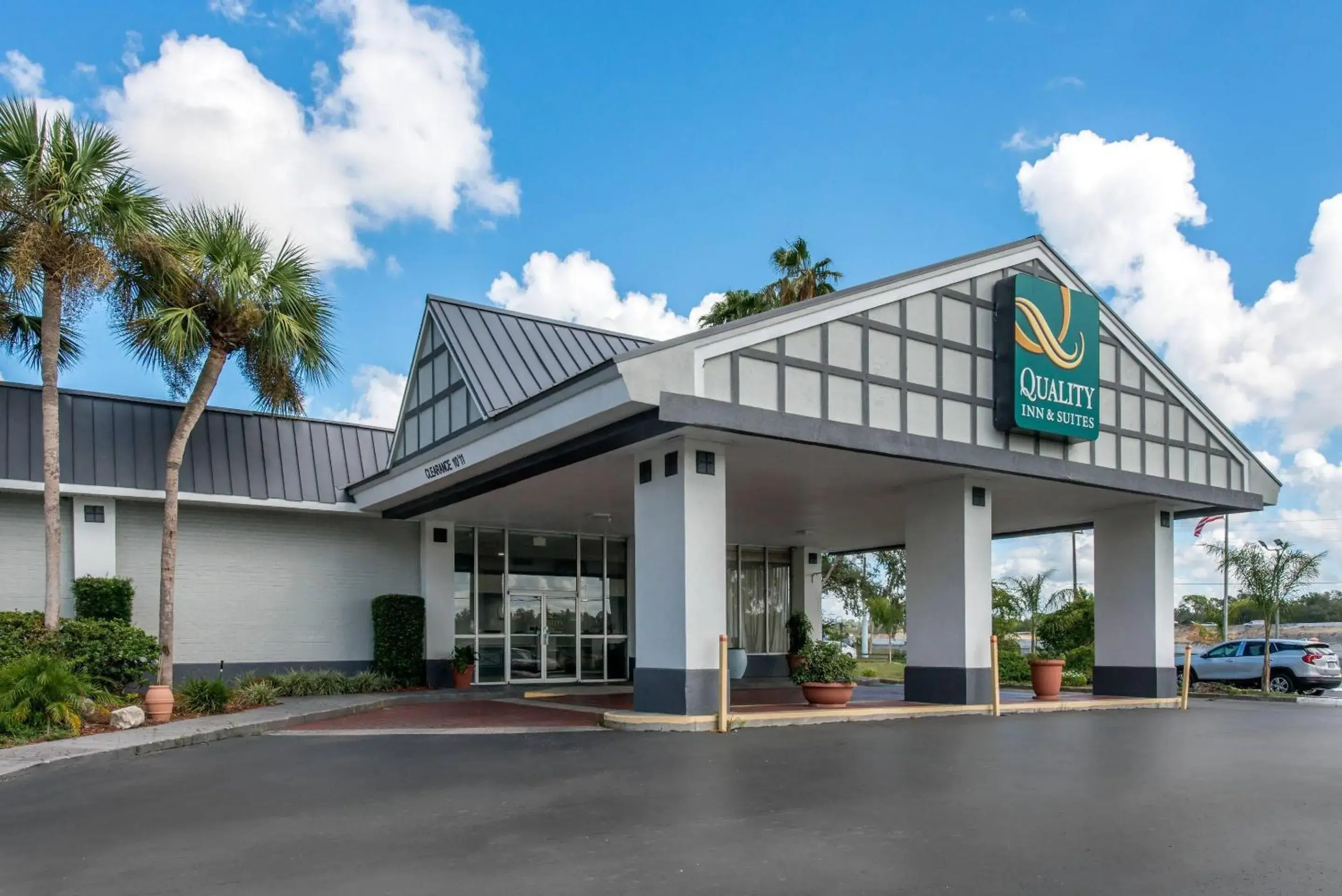 Property building in Quality Inn & Suites Brooksville I-75-Dade City Property building in Quality Inn & Suites Brooksville I-75-Dade City