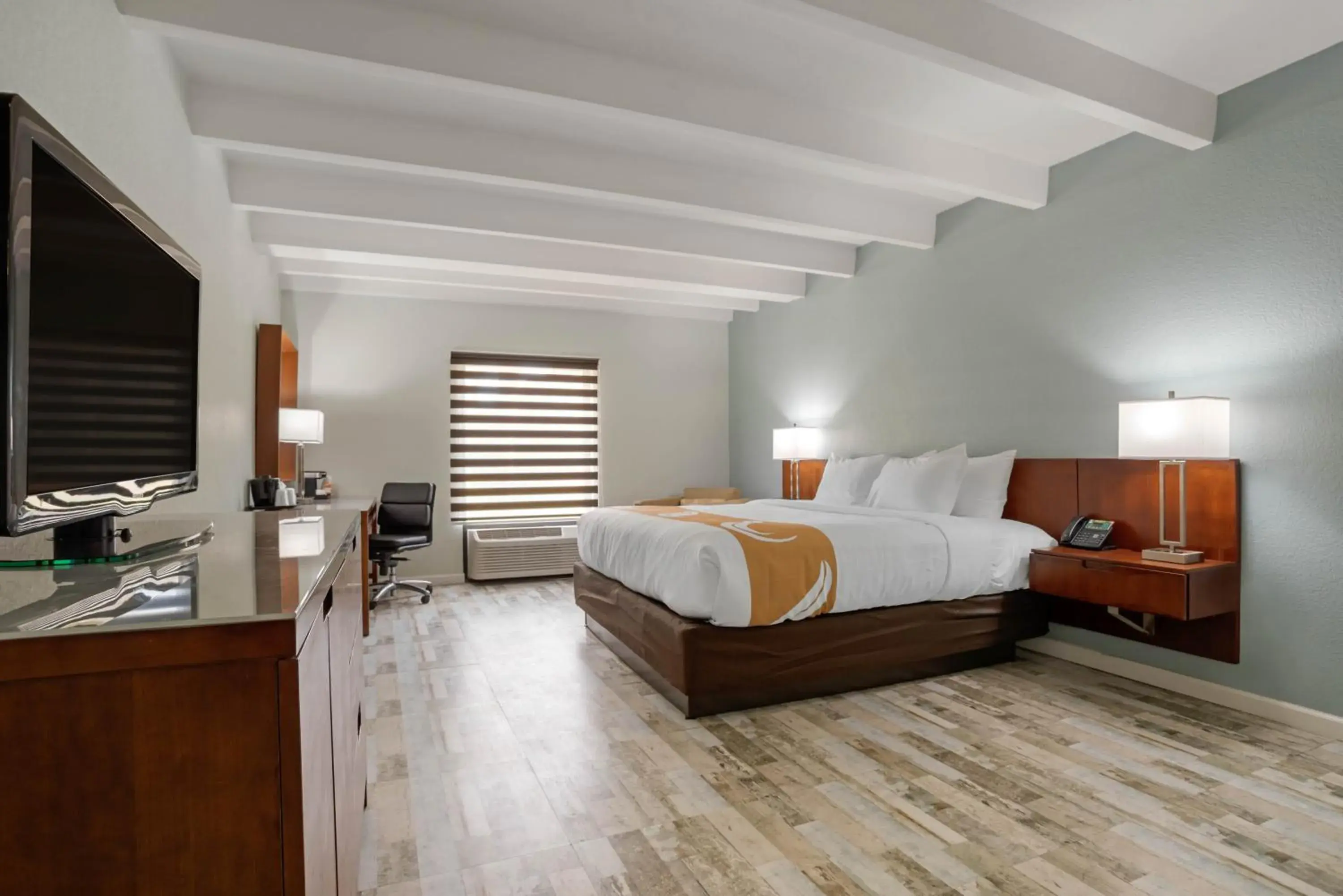 Photo of the whole room, Bed in Quality Inn Fort Walton Beach - Destin West Photo of the whole room, Bed in Quality Inn Fort Walton Beach - Destin West