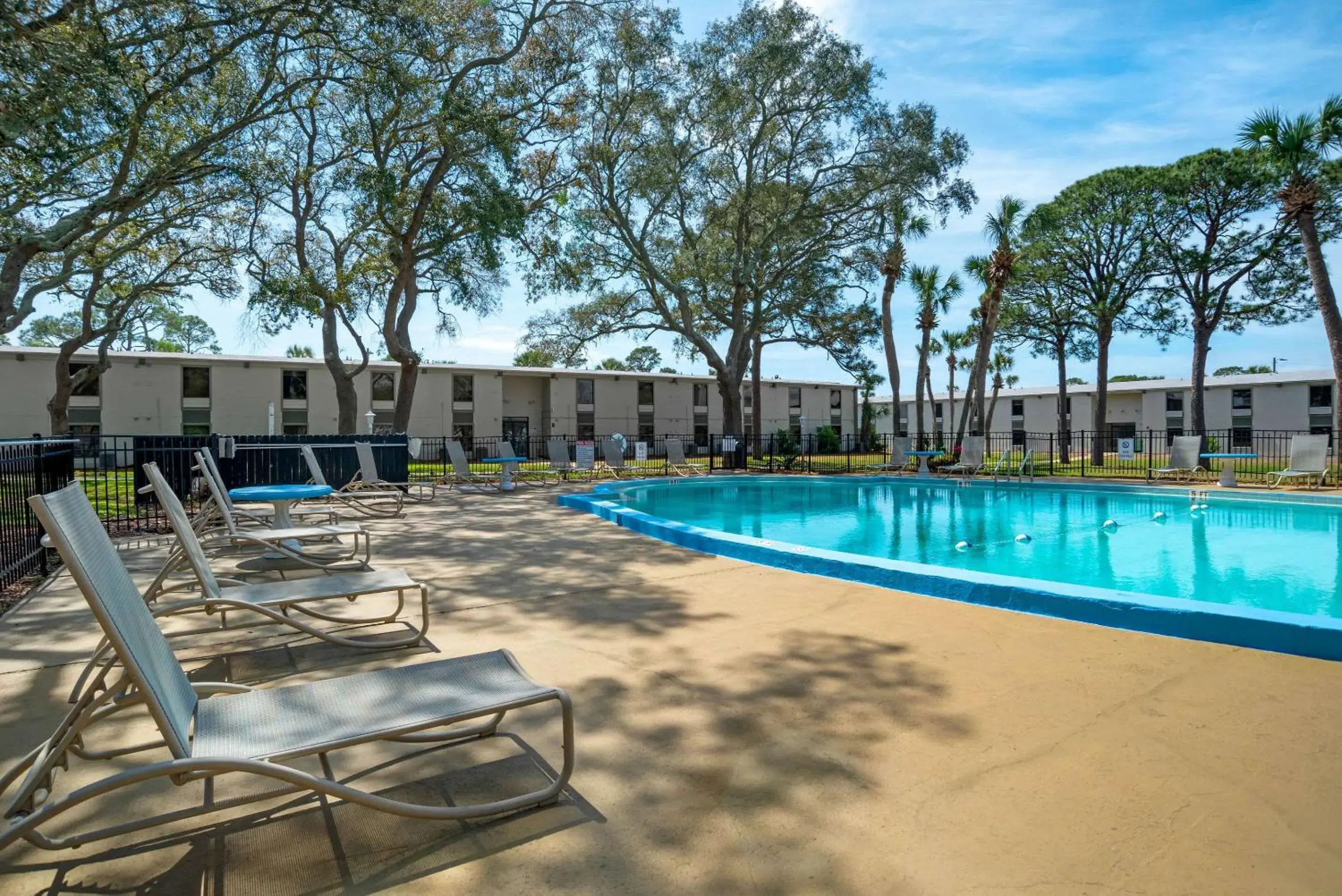 Swimming pool in Quality Inn Fort Walton Beach - Destin West Swimming pool in Quality Inn Fort Walton Beach - Destin West
