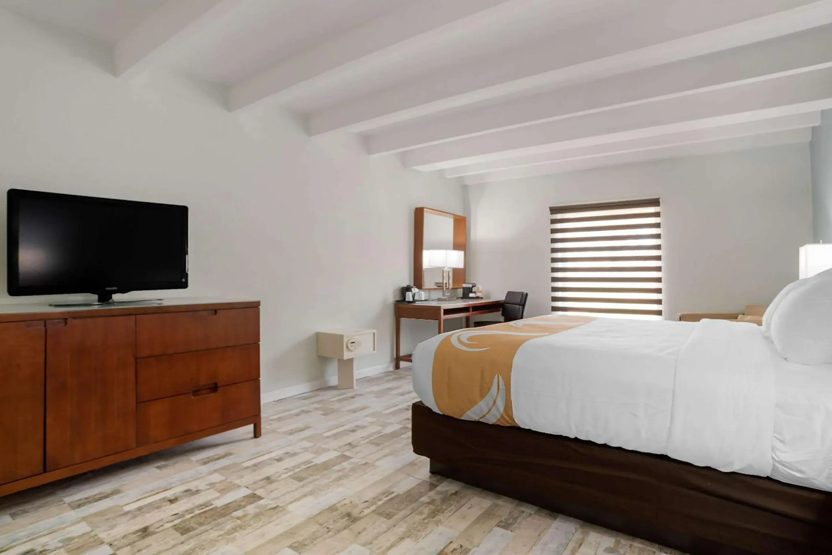 Bedroom, Bed in Quality Inn Fort Walton Beach - Destin West Bedroom, Bed in Quality Inn Fort Walton Beach - Destin West