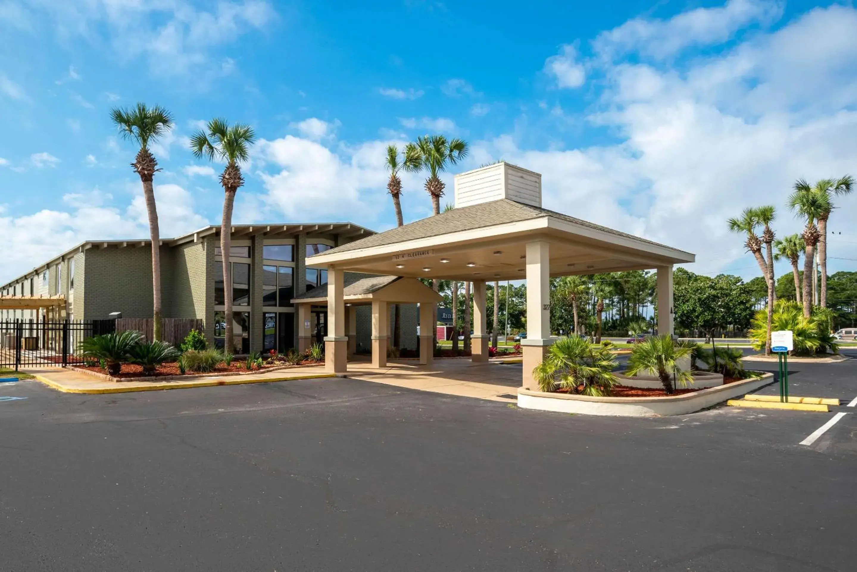 Property building in Quality Inn Fort Walton Beach - Destin West Property building in Quality Inn Fort Walton Beach - Destin West