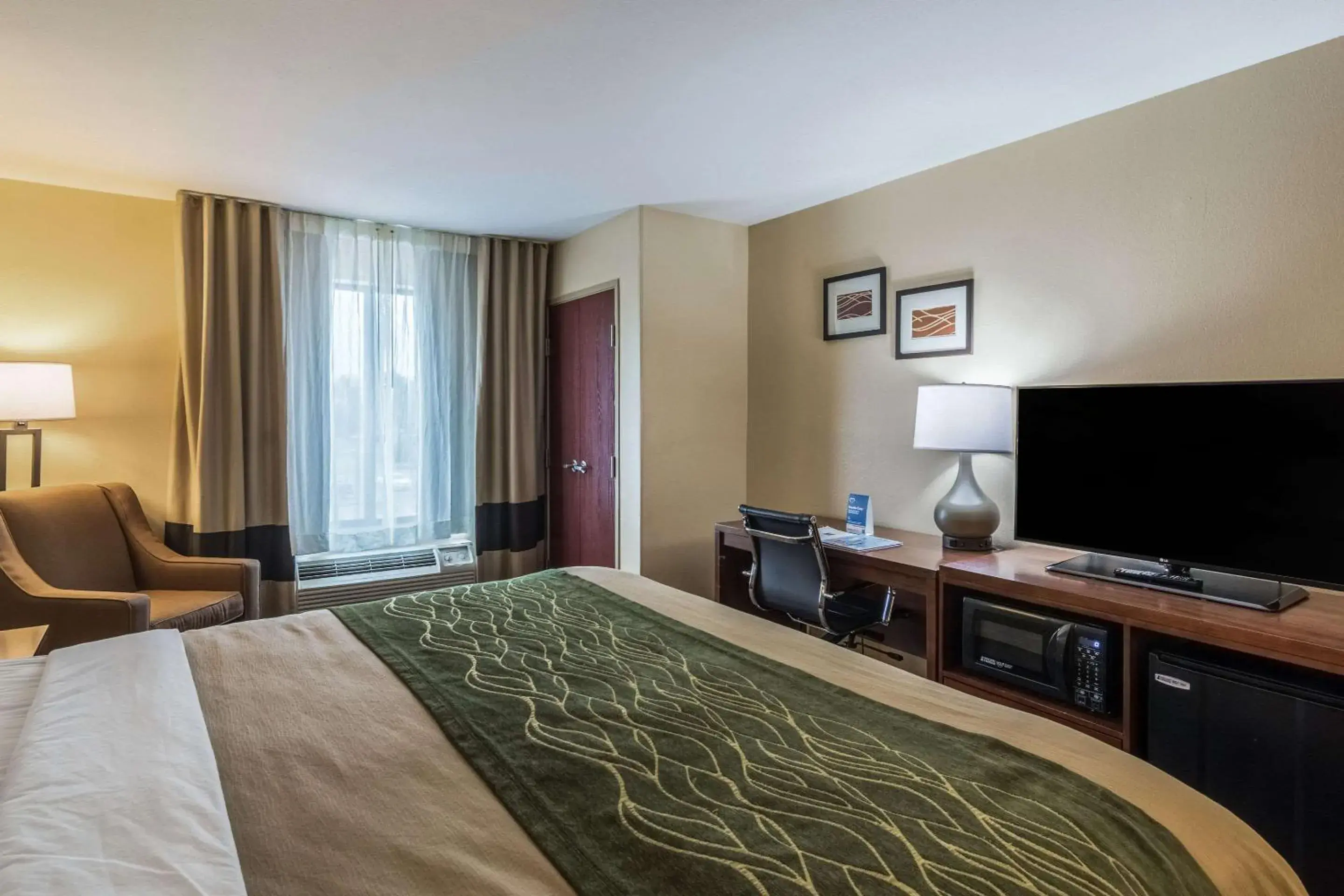 Standard King Room - Non-Smoking in Comfort Inn & Suites Panama City North Standard King Room - Non-Smoking in Comfort Inn & Suites Panama City North