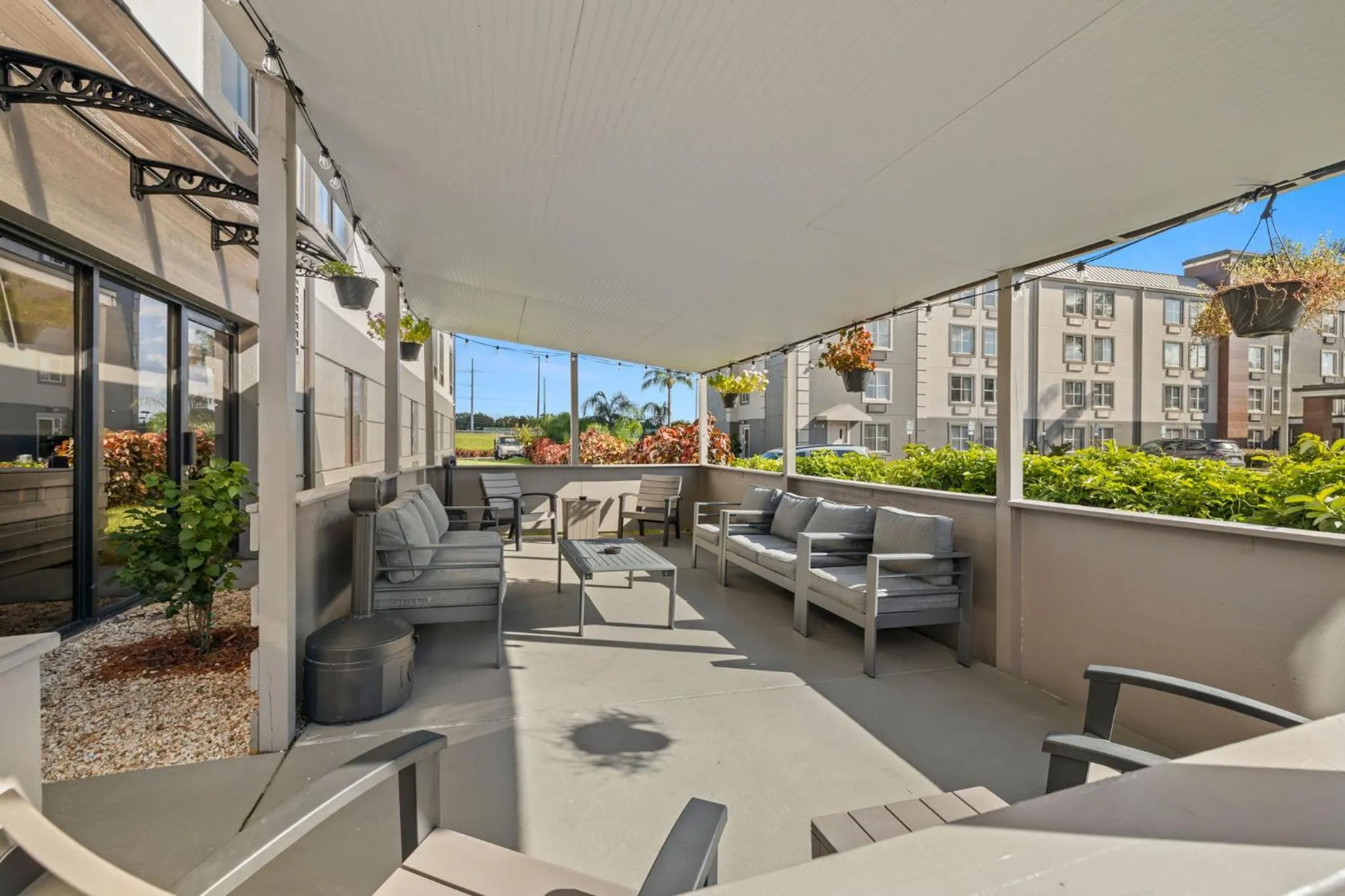 Patio in Clarion Pointe Lakeland I-4