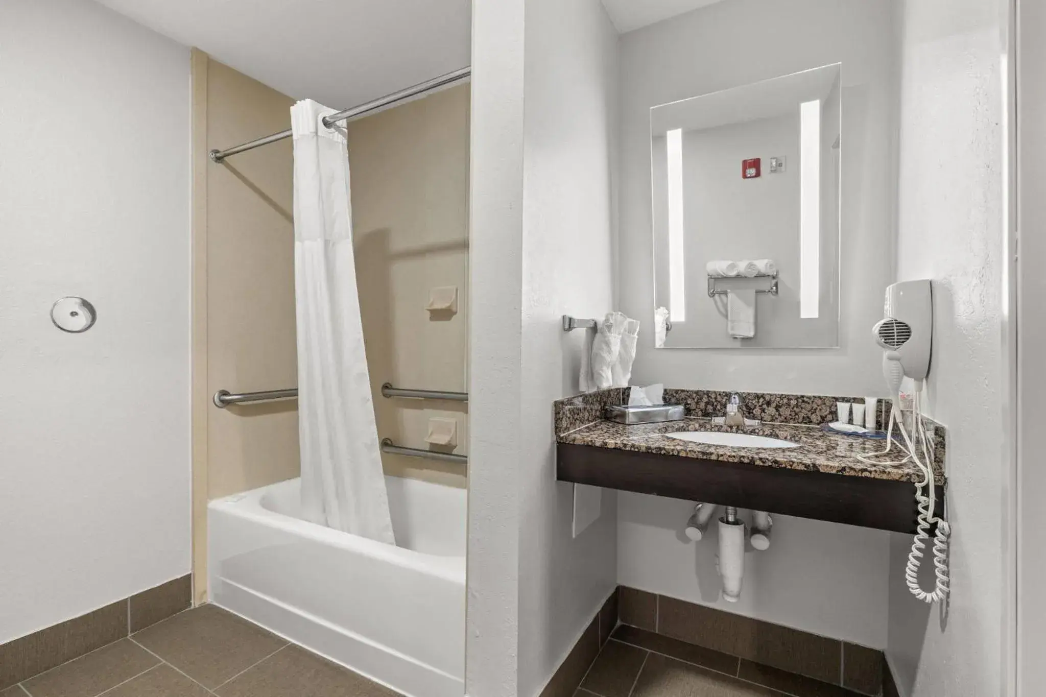 Bedroom in Clarion Pointe Lakeland I-4 Bedroom in Clarion Pointe Lakeland I-4