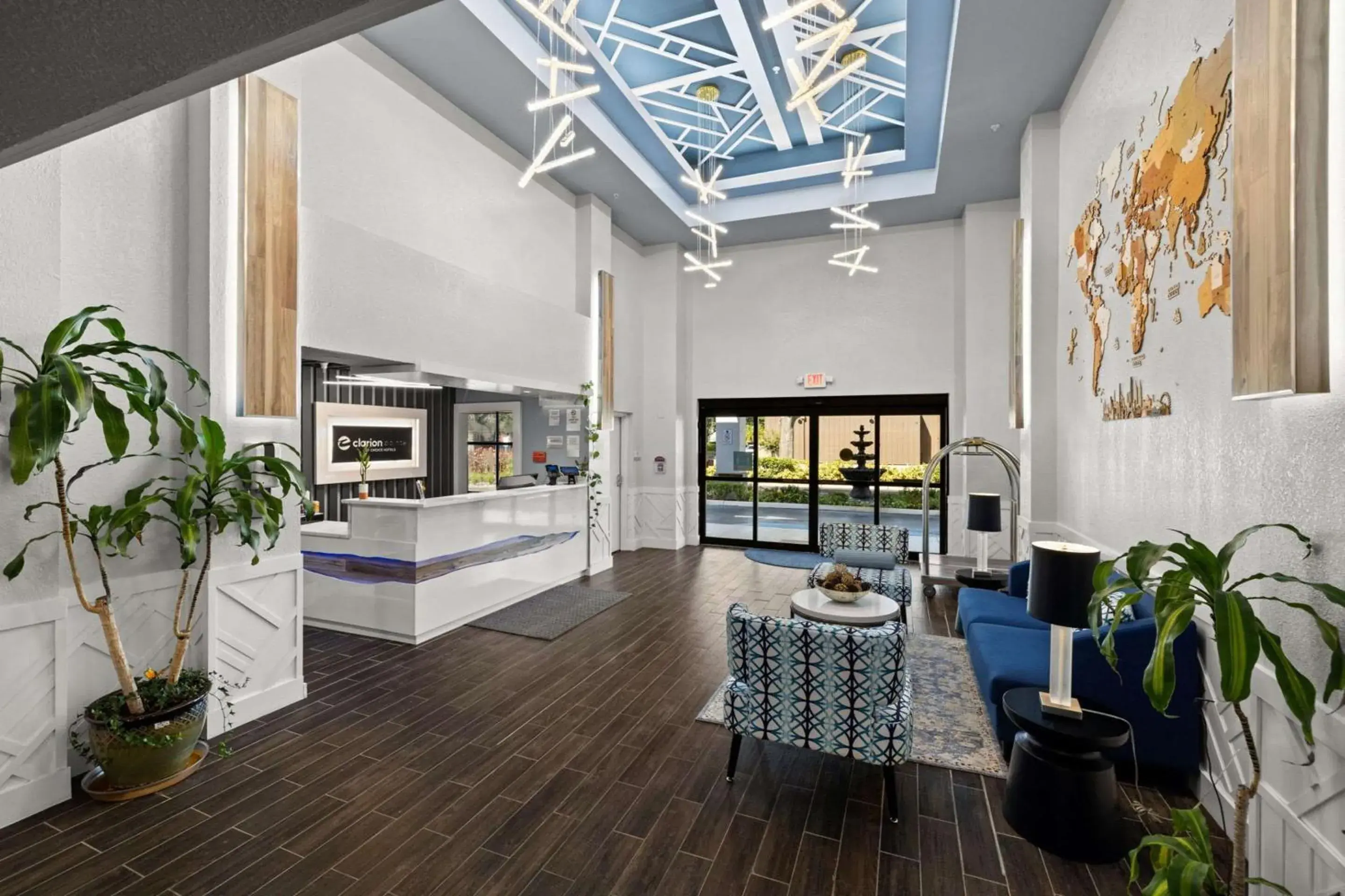 Lobby or reception, Bed in Clarion Pointe Lakeland I-4 Lobby or reception, Bed in Clarion Pointe Lakeland I-4