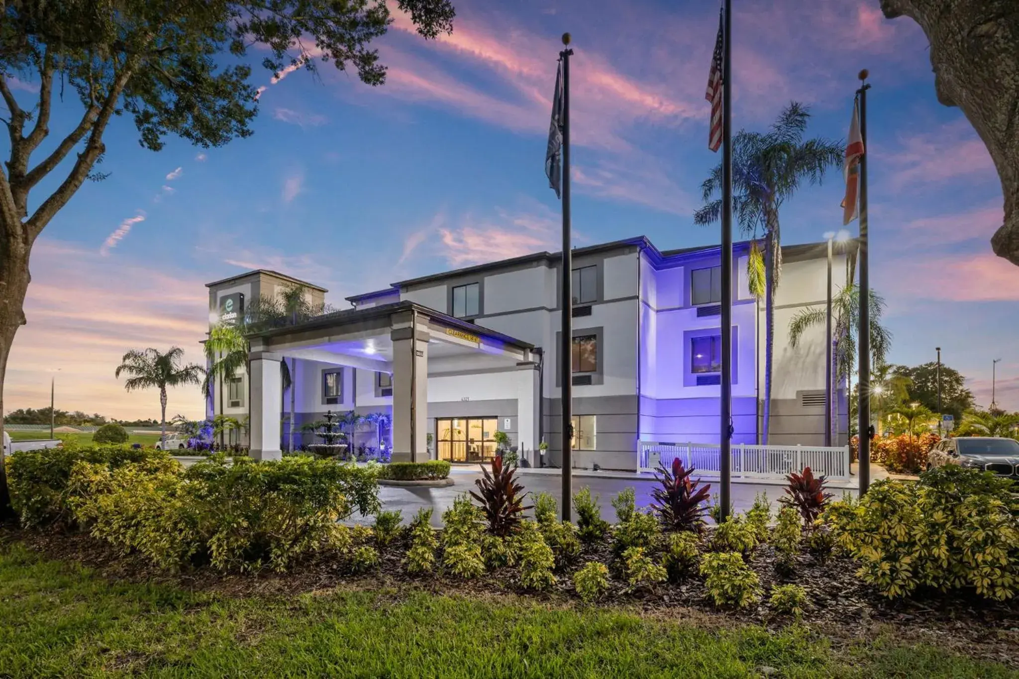 Property building in Clarion Pointe Lakeland I-4 Property building in Clarion Pointe Lakeland I-4