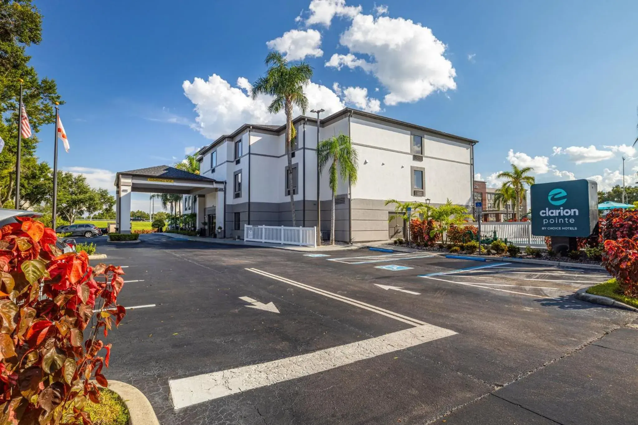 Property building in Clarion Pointe Lakeland I-4 Property building in Clarion Pointe Lakeland I-4