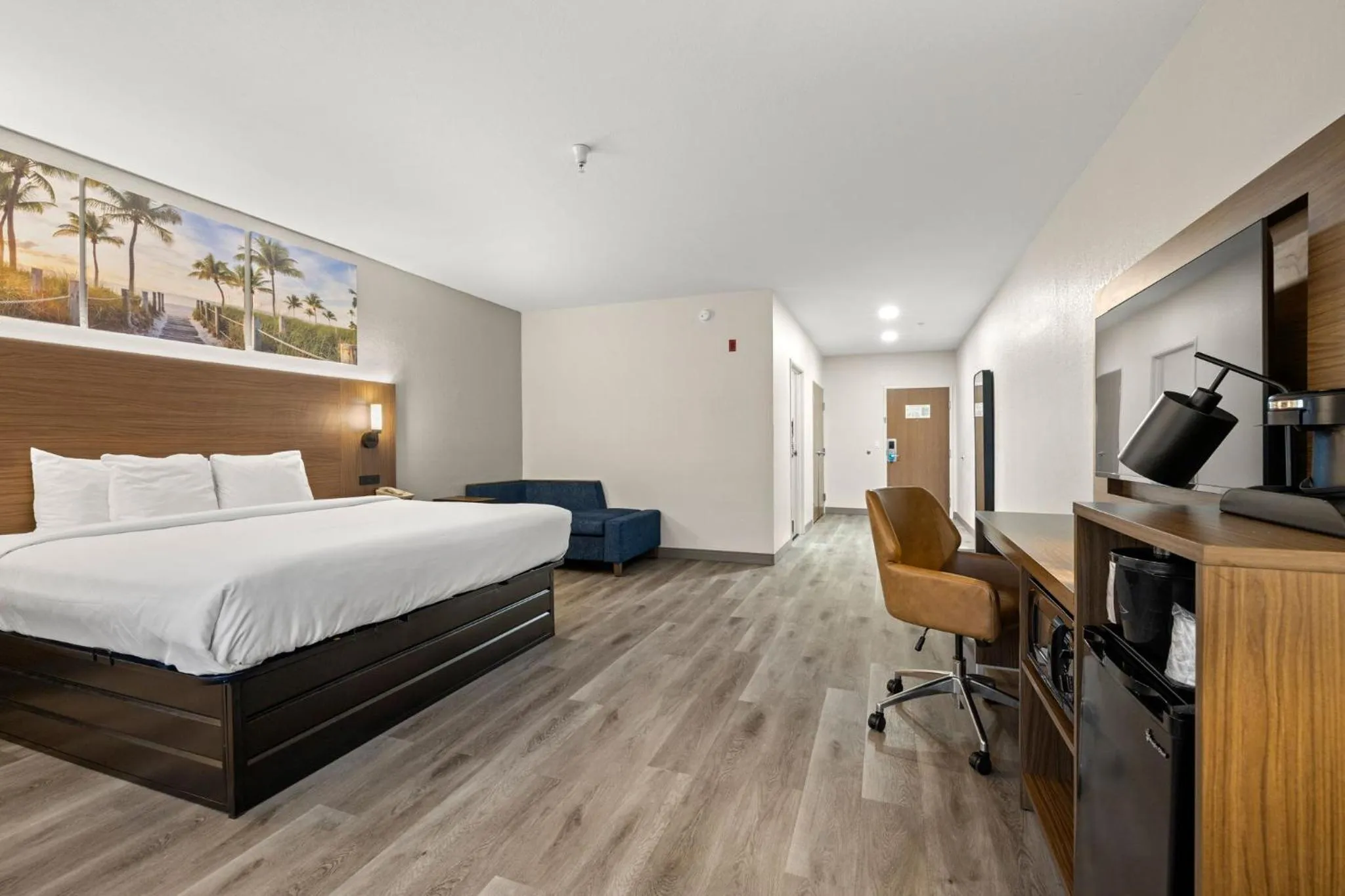 Bedroom, Bed in Clarion Pointe Lakeland I-4