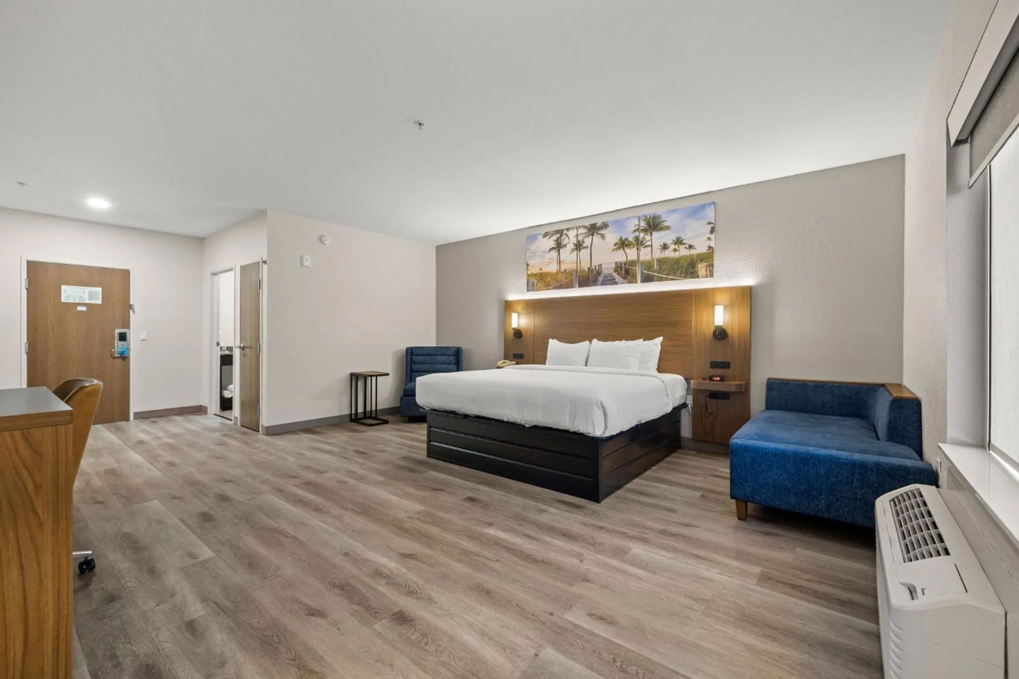 Bedroom, Bed in Clarion Pointe Lakeland I-4