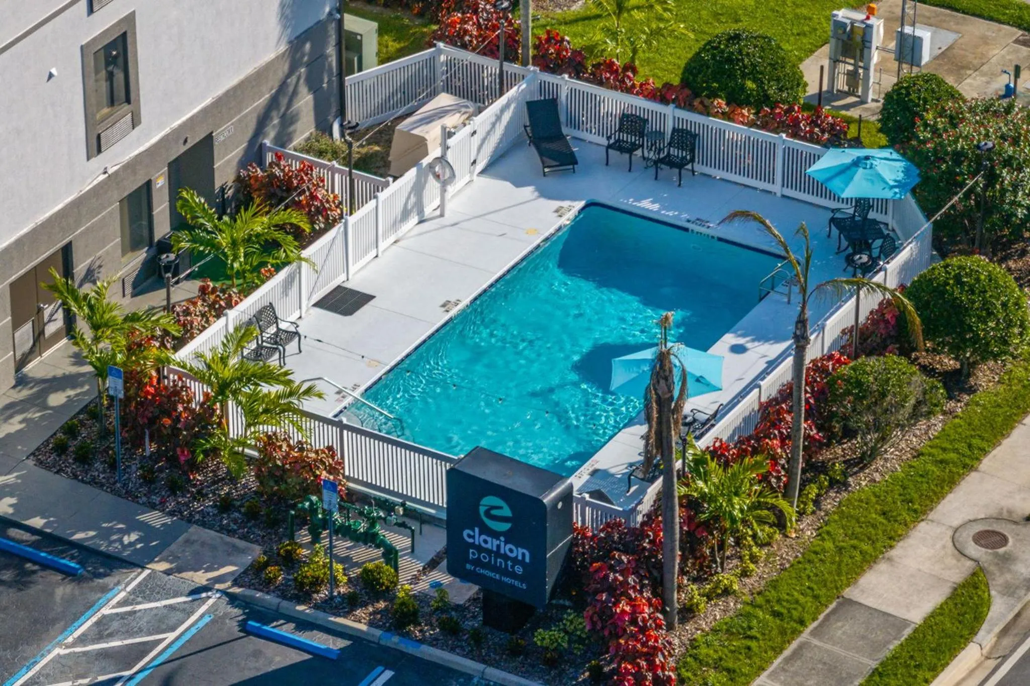 Pool view in Clarion Pointe Lakeland I-4