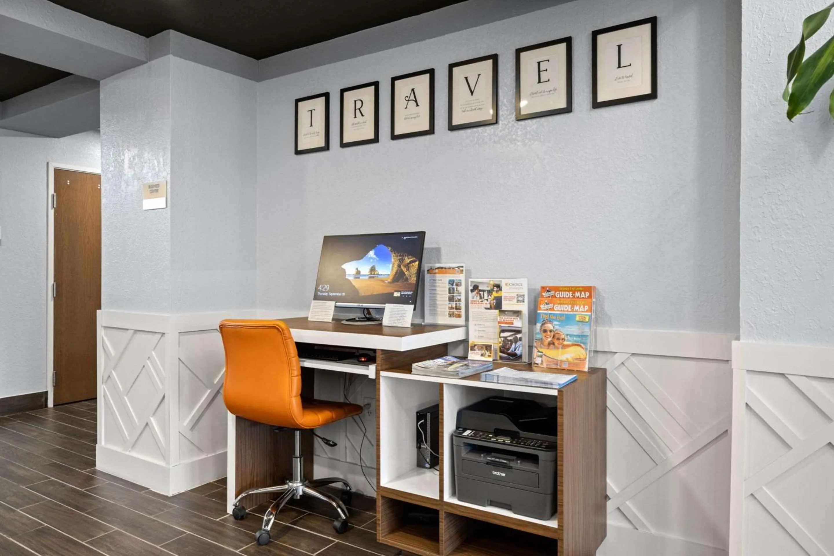 Business facilities in Clarion Pointe Lakeland I-4