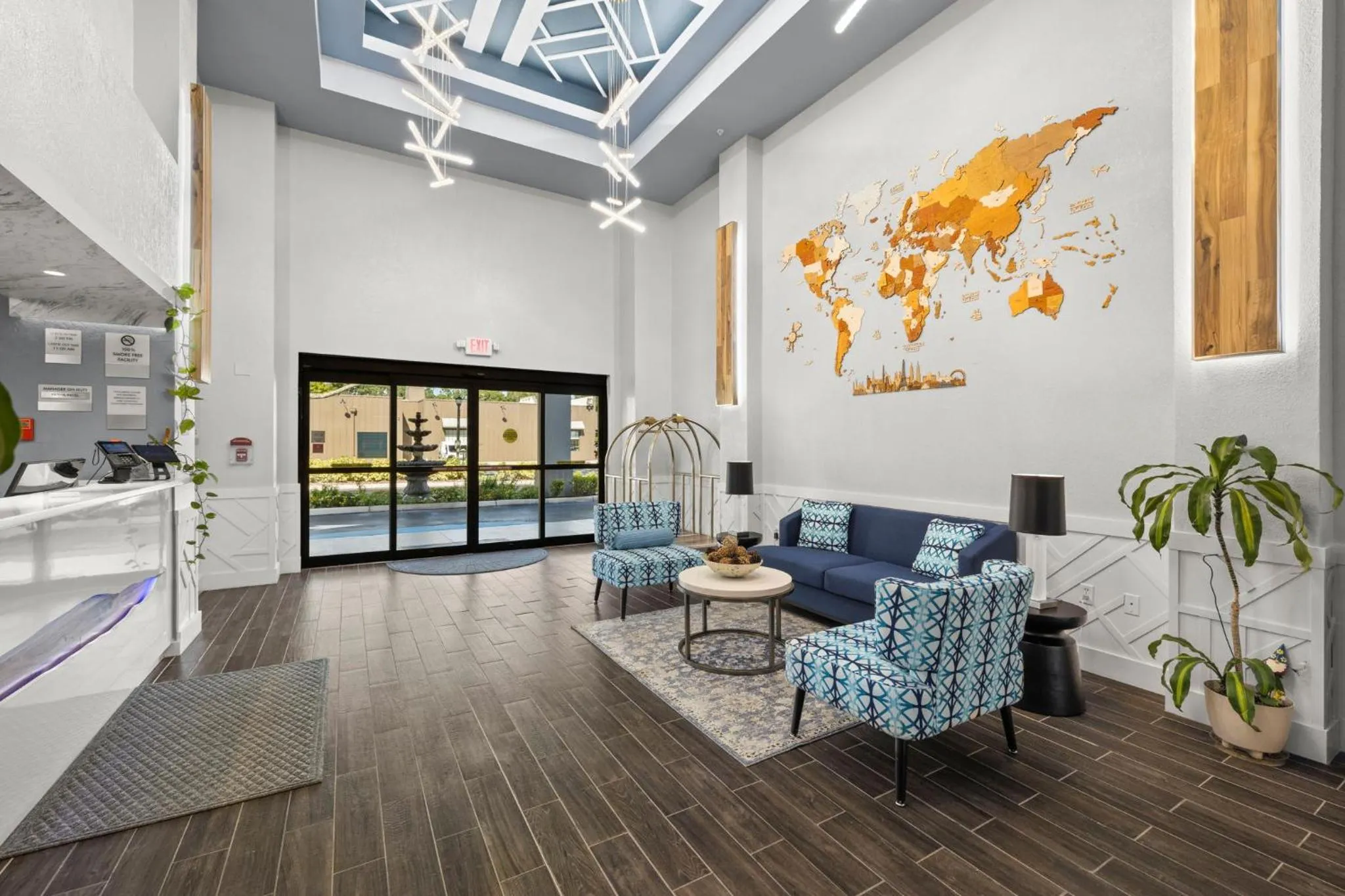 Seating area in Clarion Pointe Lakeland I-4