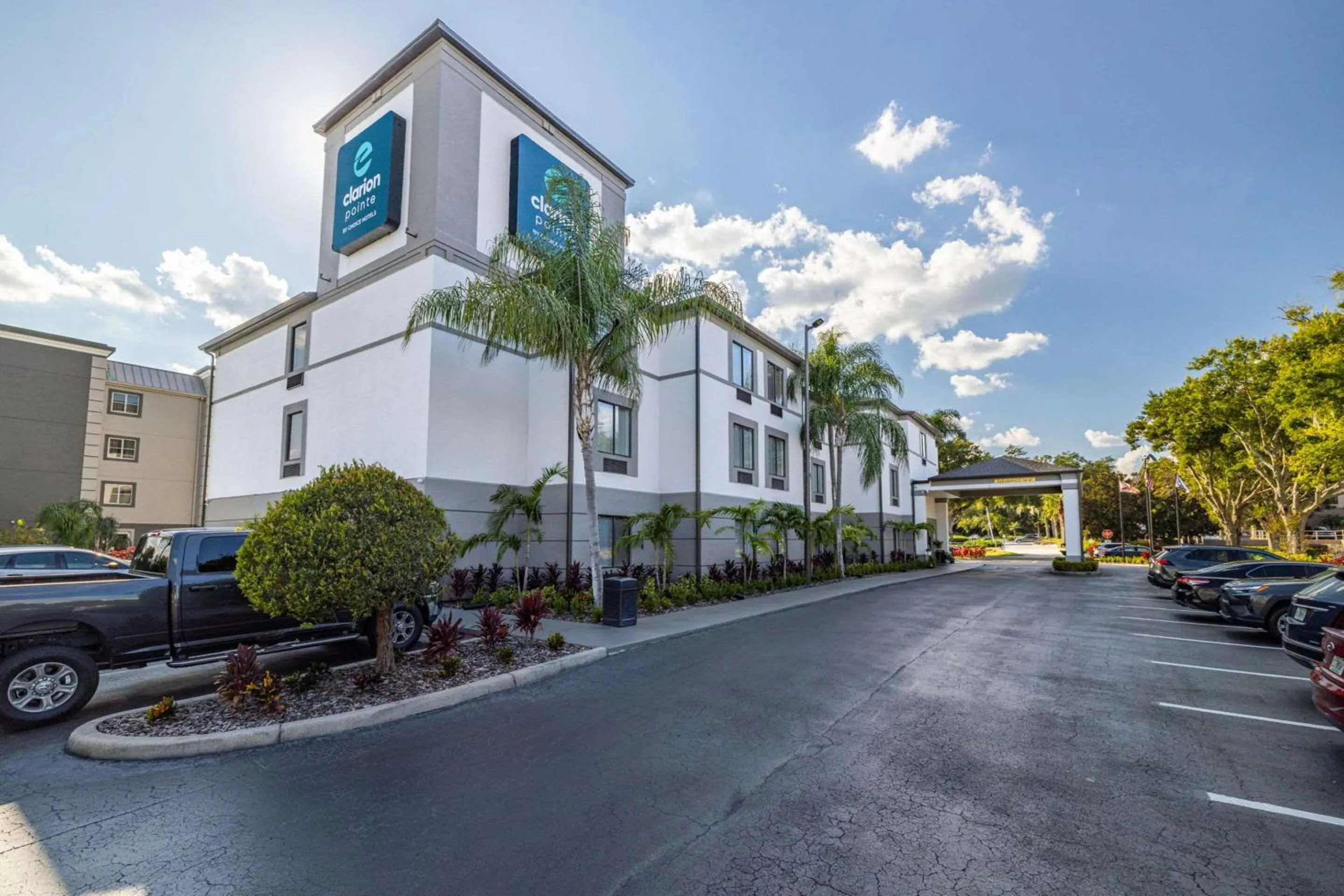 Property building in Clarion Pointe Lakeland I-4