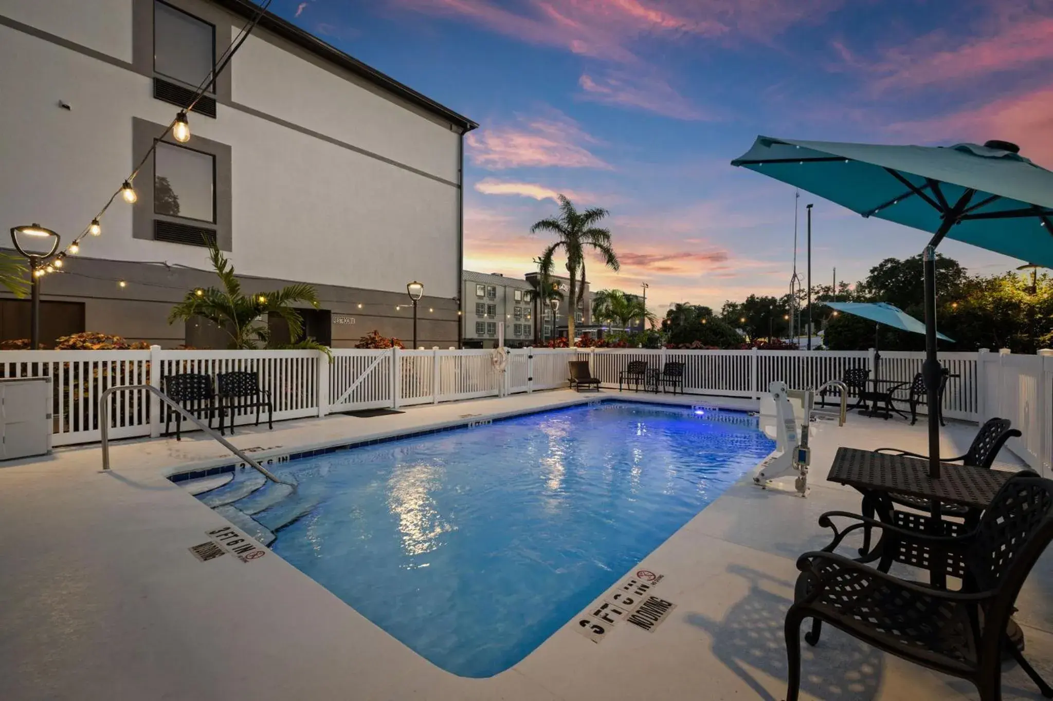 Pool view in Clarion Pointe Lakeland I-4 Pool view in Clarion Pointe Lakeland I-4