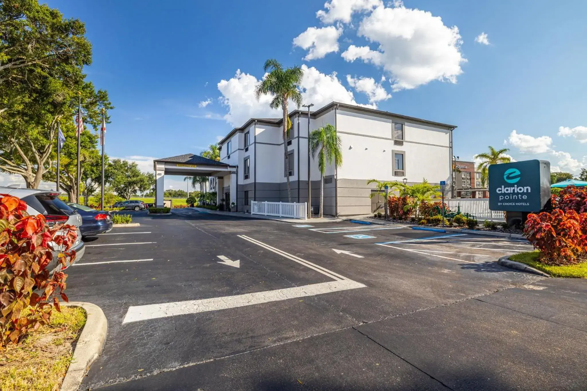 Street view in Clarion Pointe Lakeland I-4 Street view in Clarion Pointe Lakeland I-4