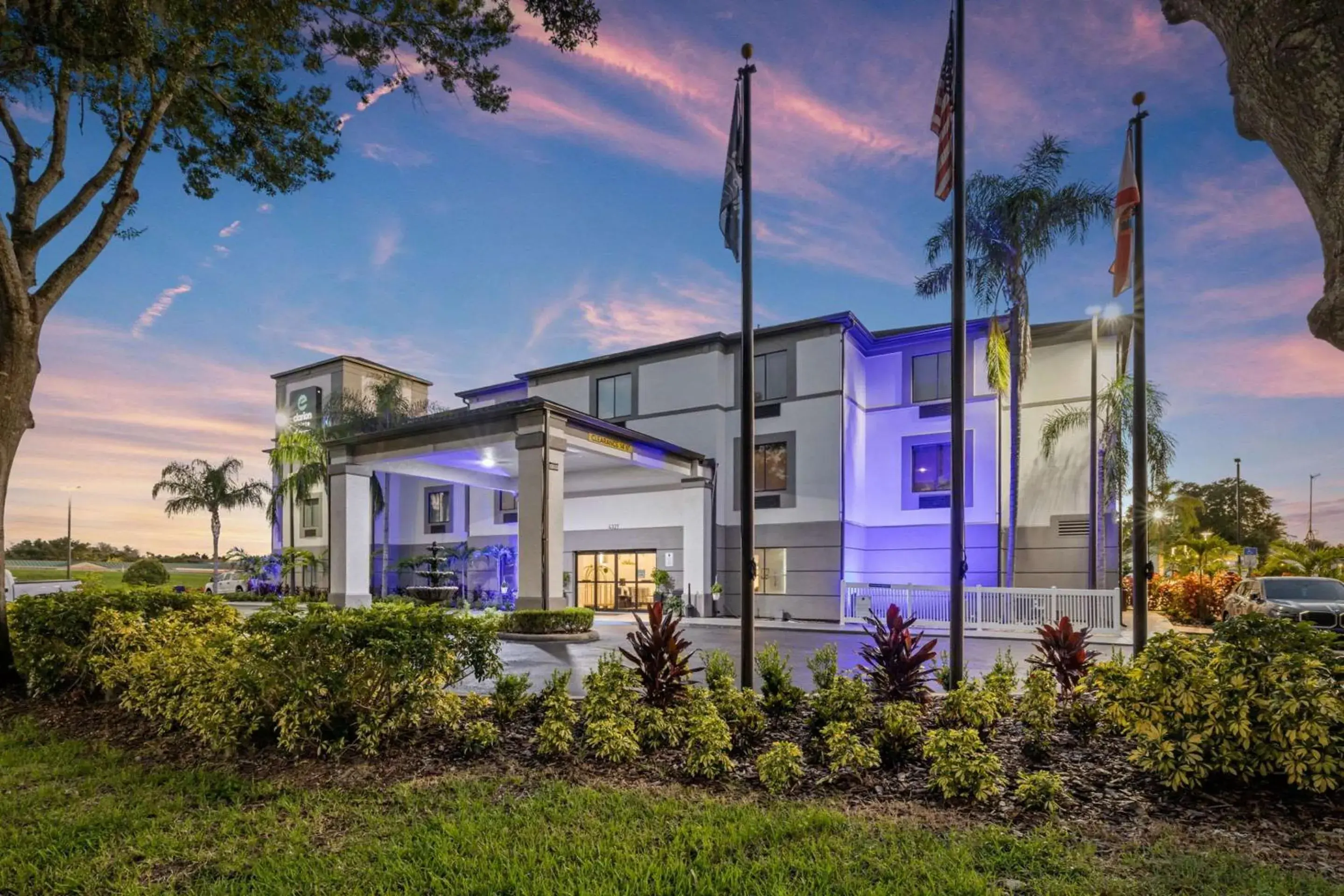 Property building in Clarion Pointe Lakeland I-4 Property building in Clarion Pointe Lakeland I-4