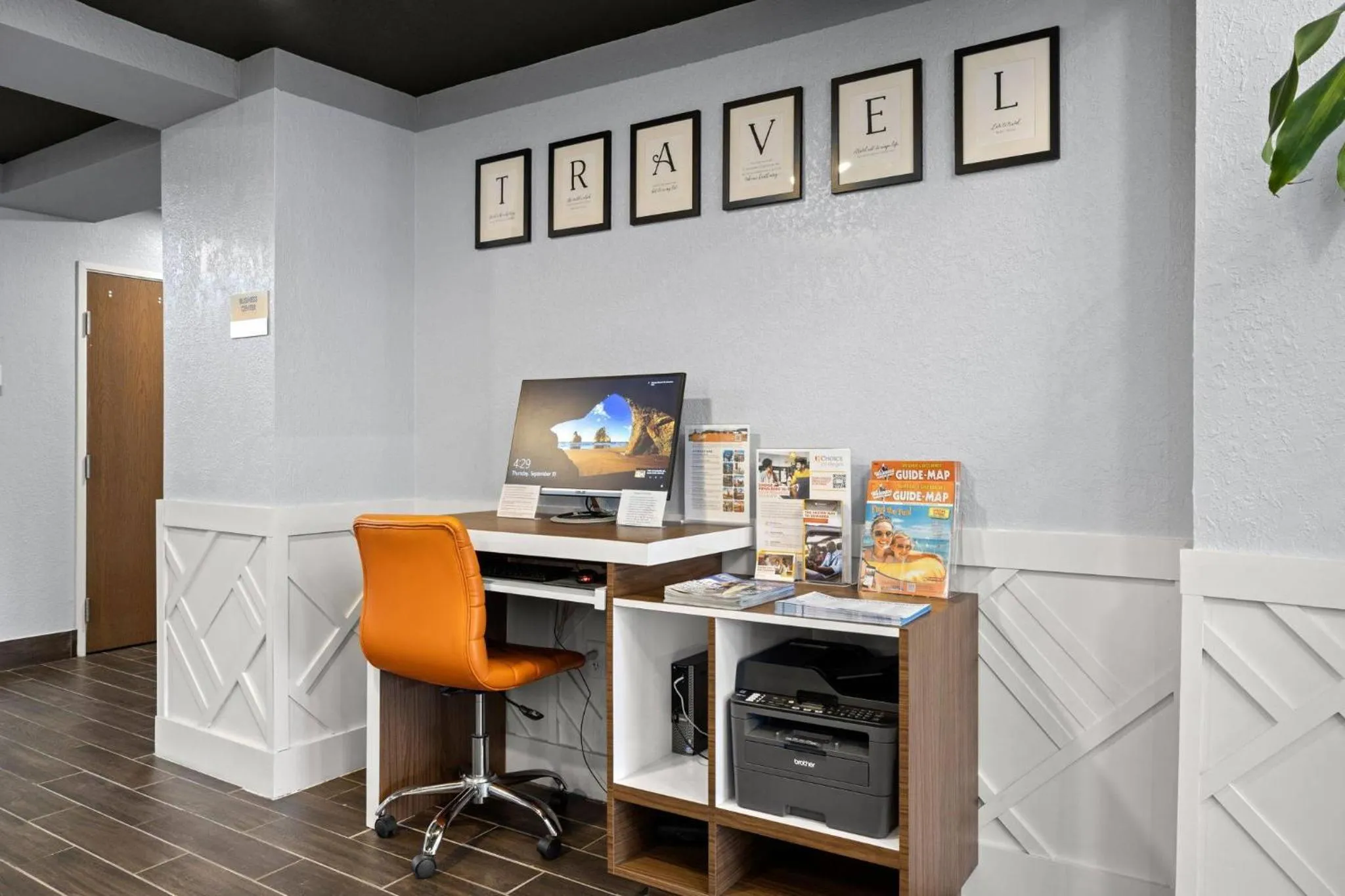 Business facilities in Clarion Pointe Lakeland I-4