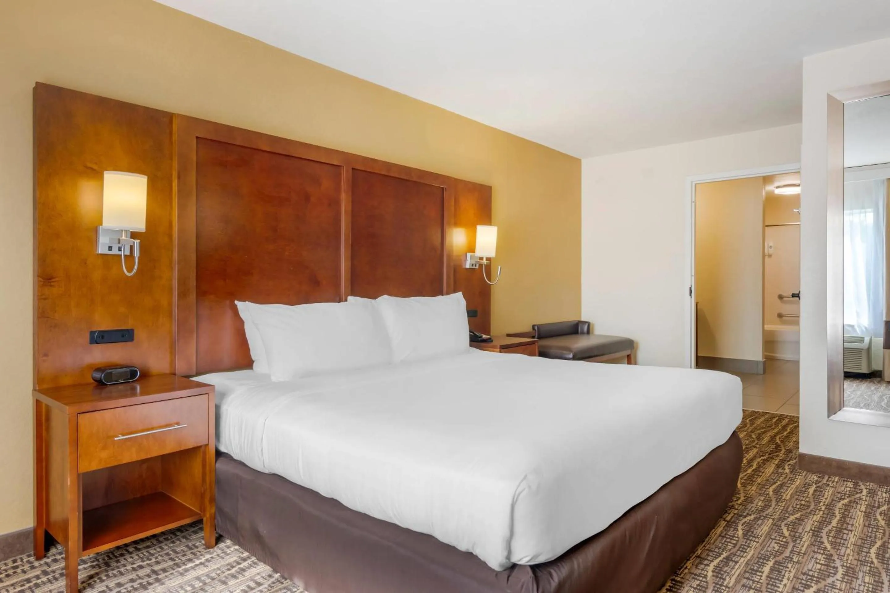 Bedroom, Bed in Comfort Suites Lady Lake - The Villages