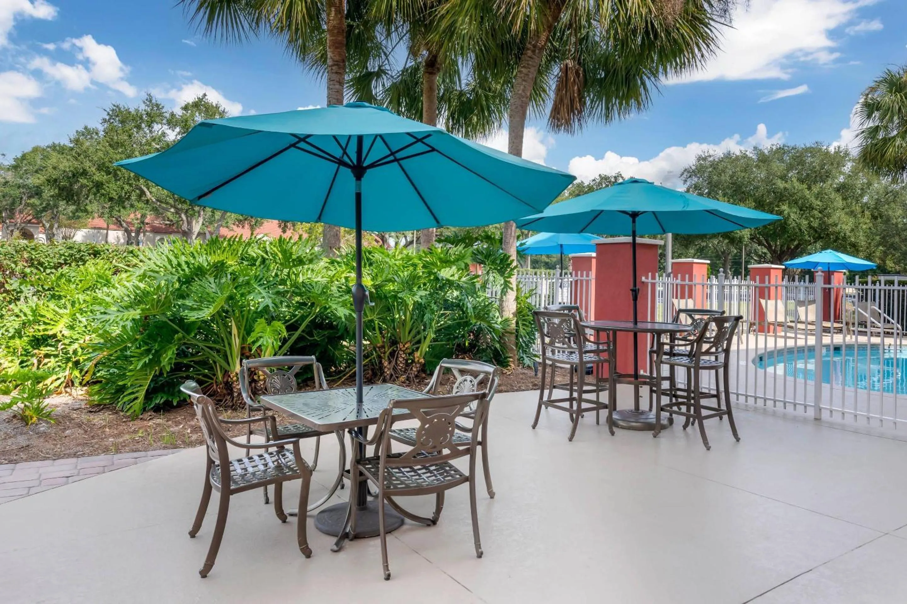 Swimming pool in Comfort Suites Lady Lake - The Villages