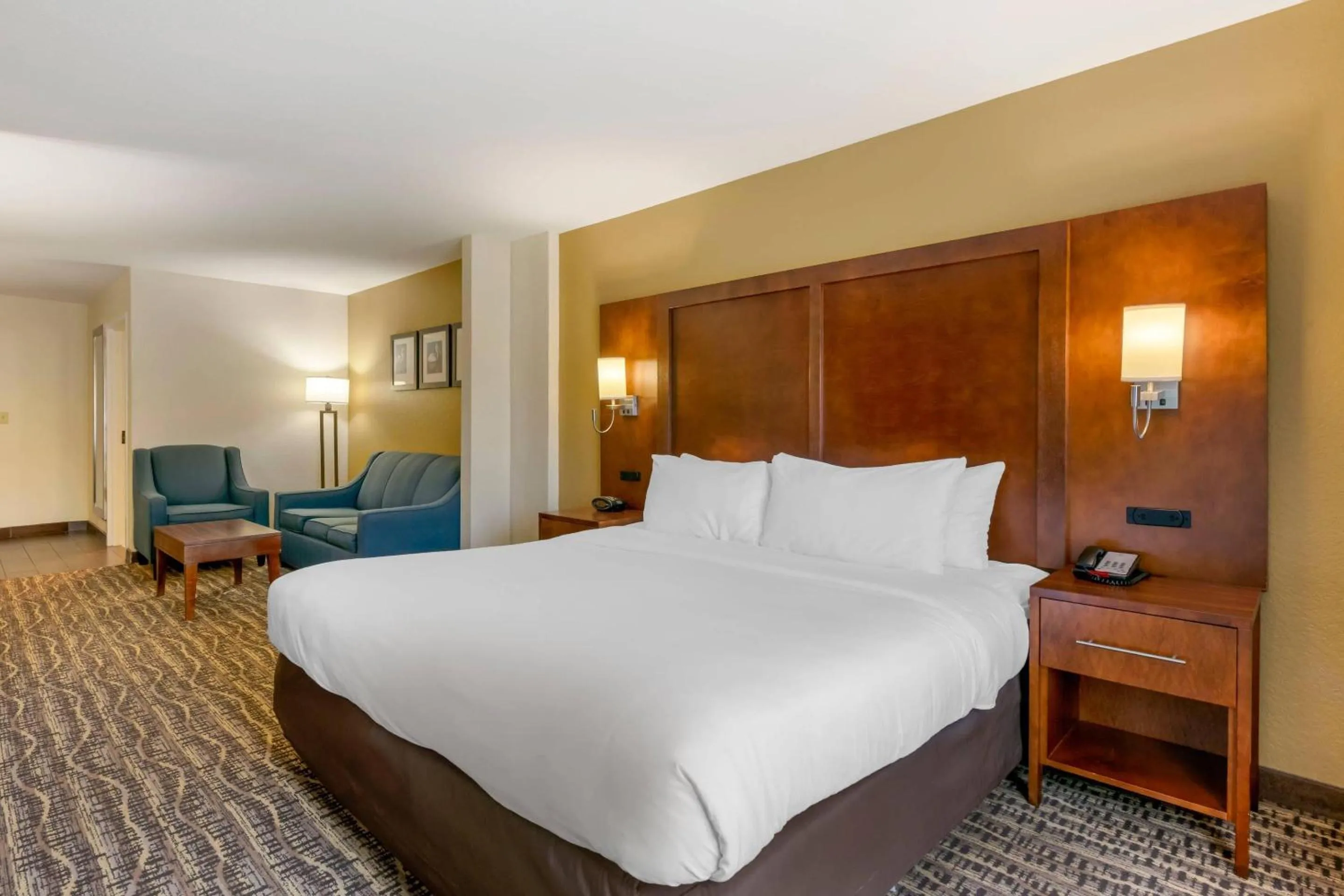 Bedroom, Bed in Comfort Suites Lady Lake - The Villages