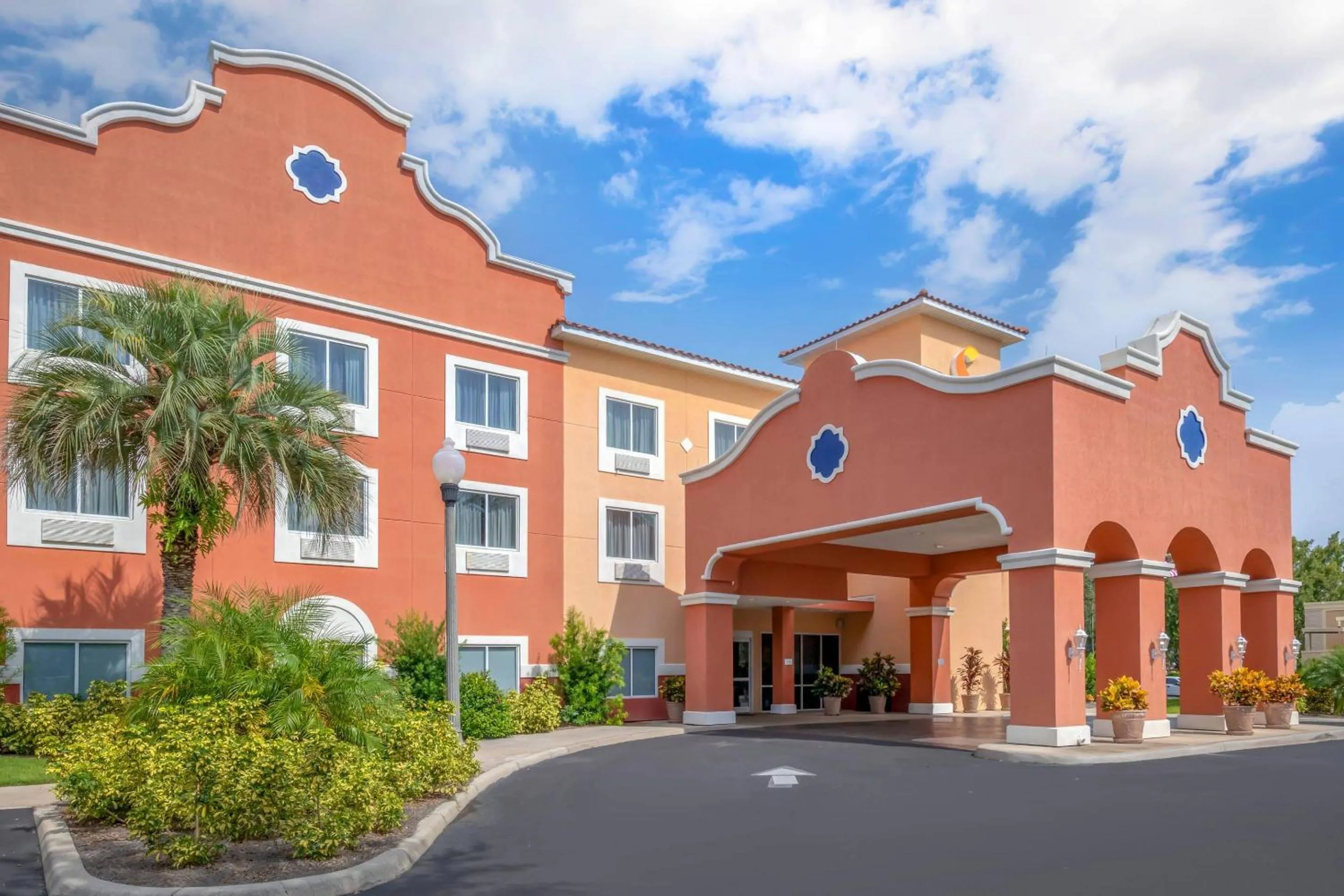 Property building in Comfort Suites Lady Lake - The Villages