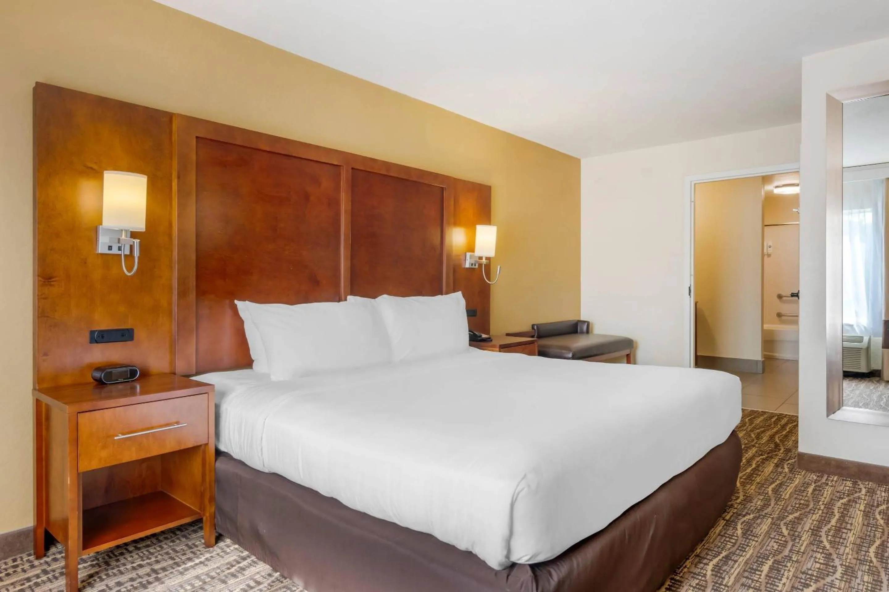 Bedroom, Bed in Comfort Suites Lady Lake - The Villages