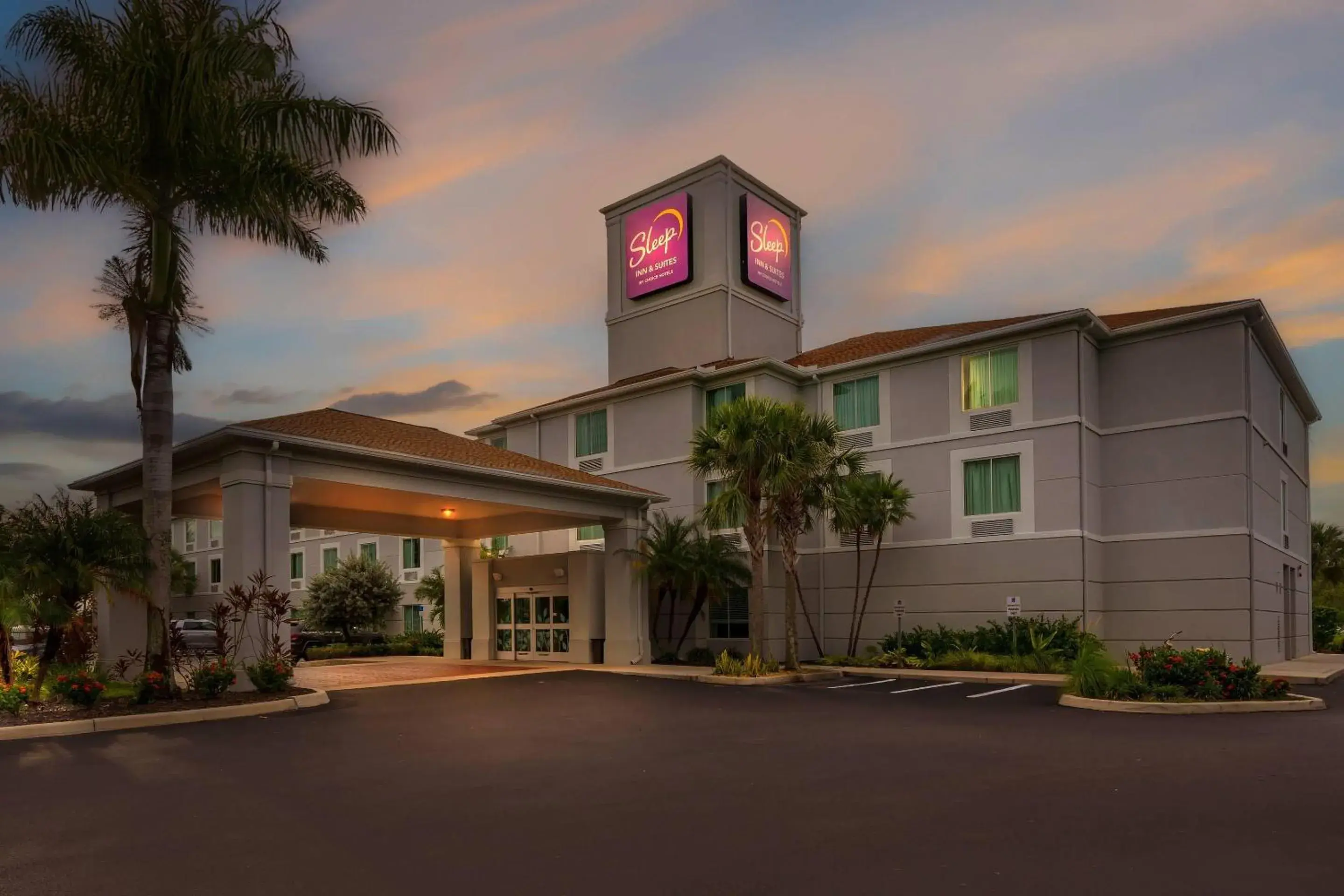 Property building in Sleep Inn & Suites Port Charlotte-Punta Gorda Property building in Sleep Inn & Suites Port Charlotte-Punta Gorda