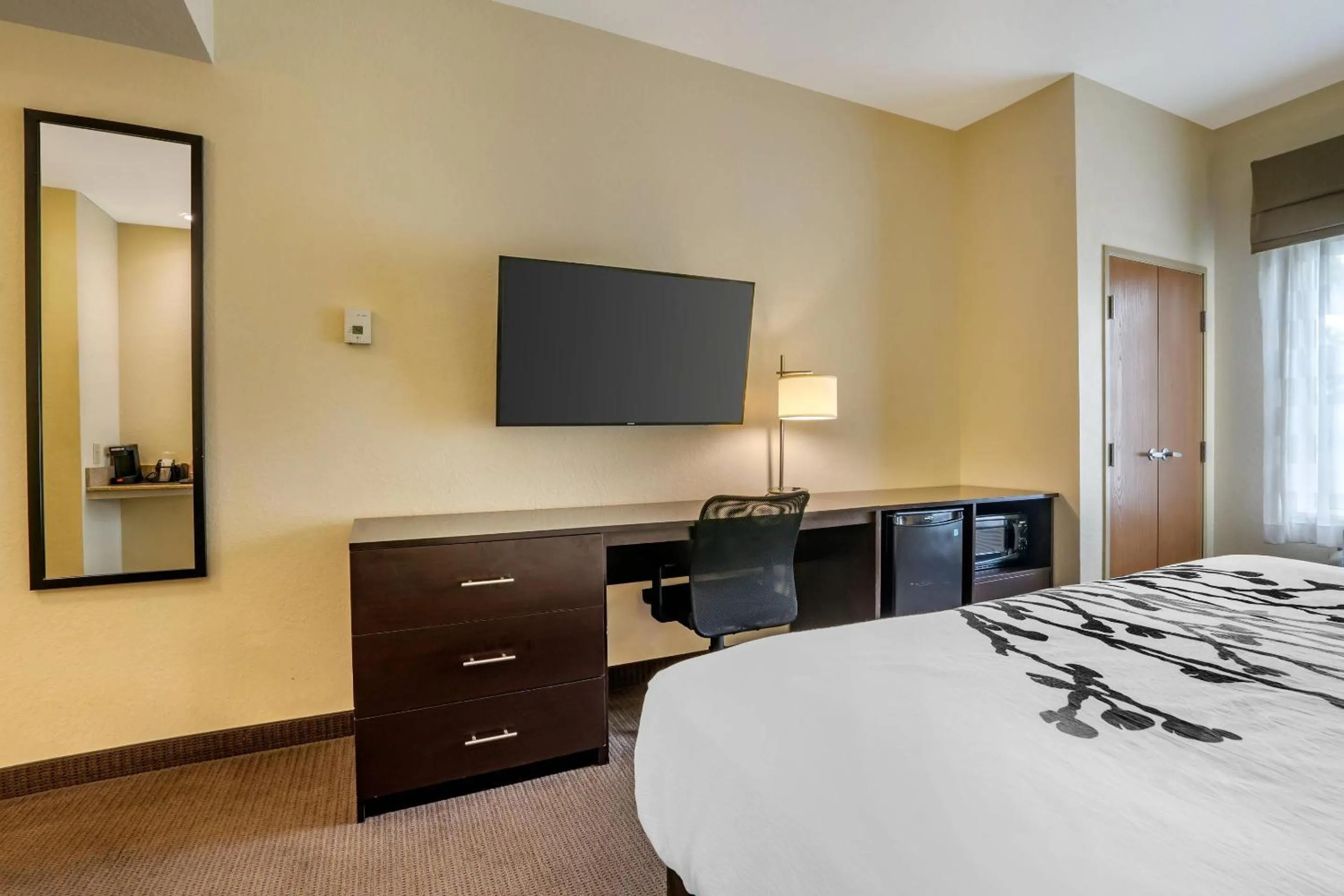 Bedroom, Bed in Sleep Inn & Suites Port Charlotte-Punta Gorda