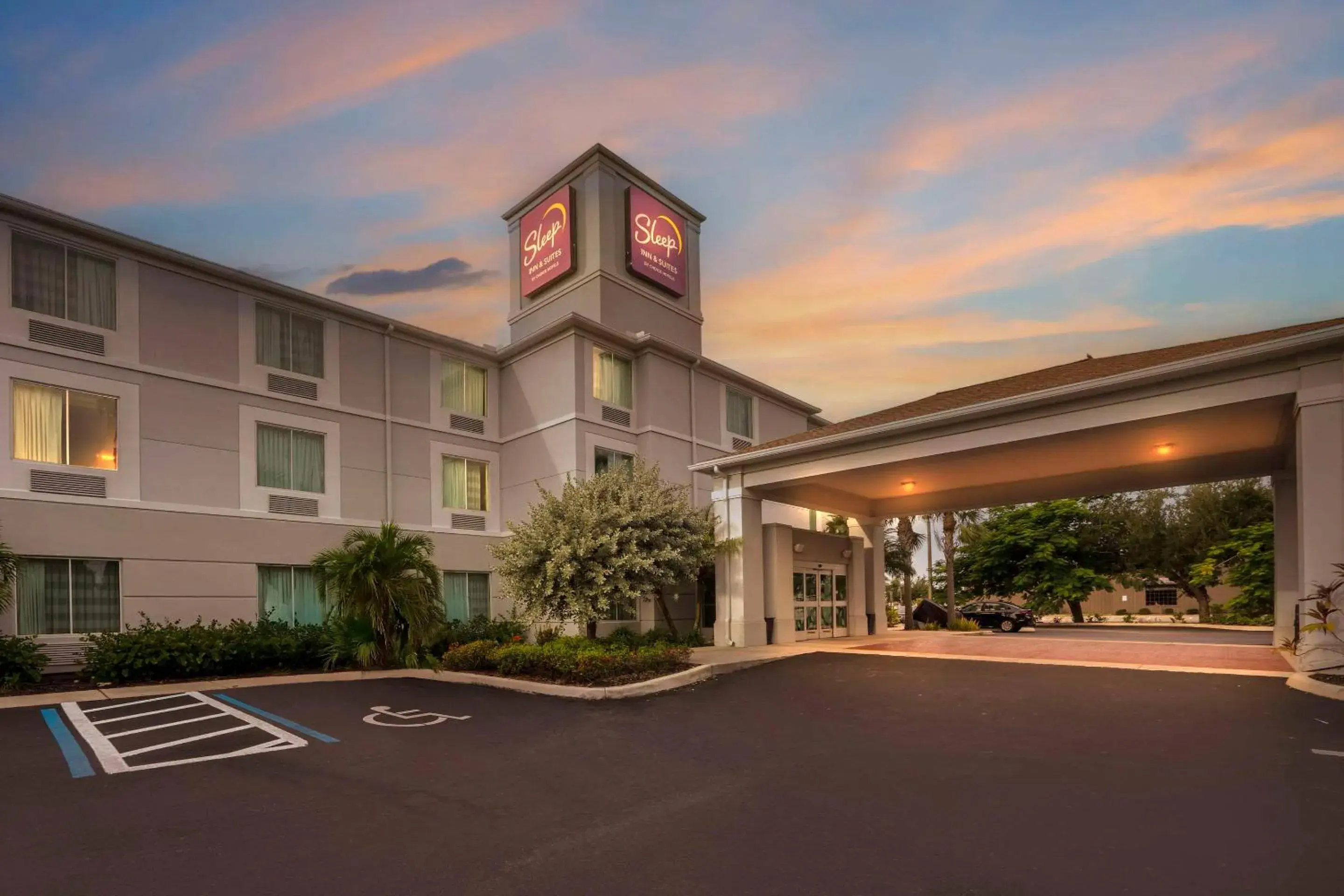 Property building in Sleep Inn & Suites Port Charlotte-Punta Gorda Property building in Sleep Inn & Suites Port Charlotte-Punta Gorda