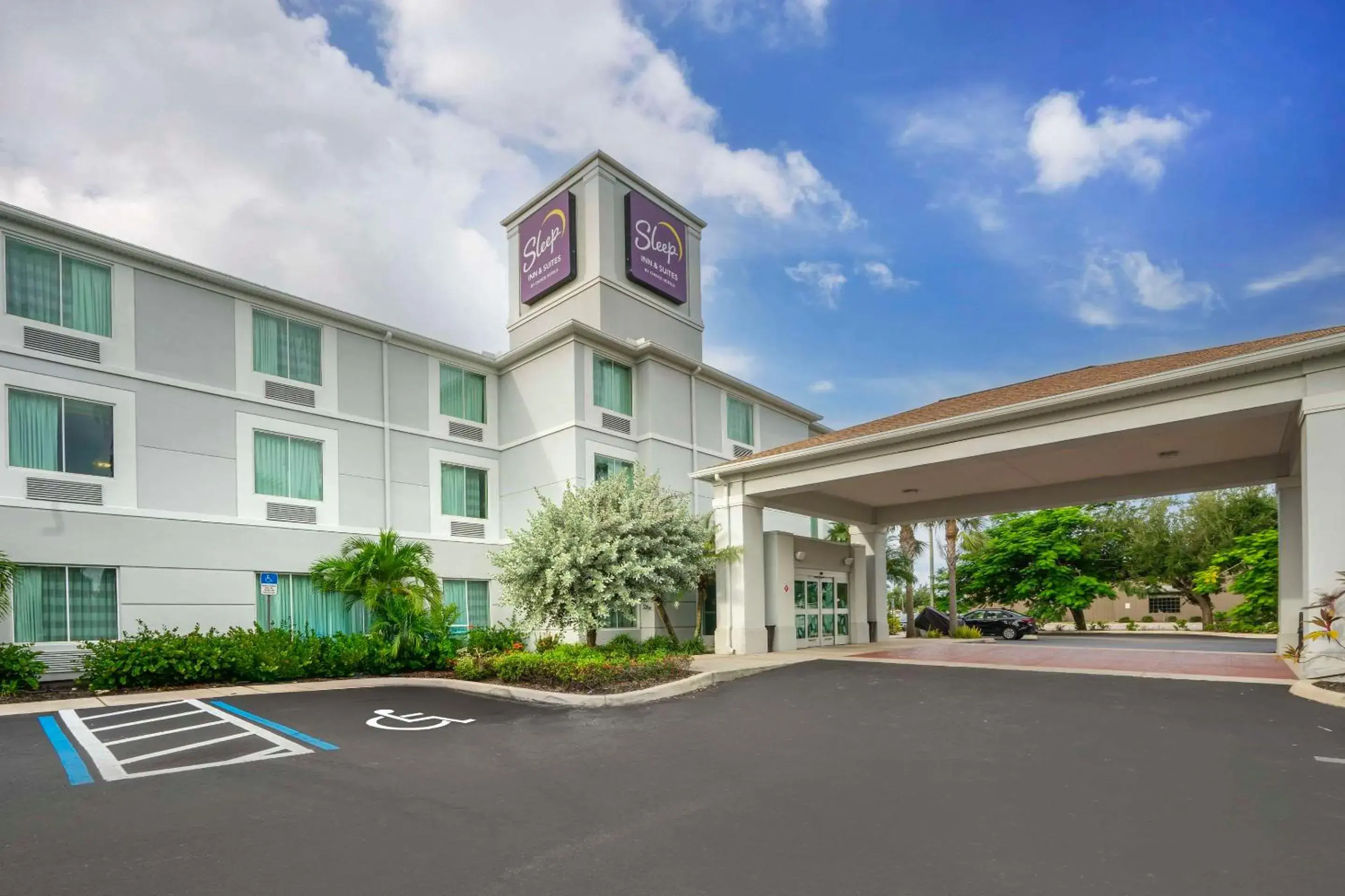 Property building in Sleep Inn & Suites Port Charlotte-Punta Gorda Property building in Sleep Inn & Suites Port Charlotte-Punta Gorda