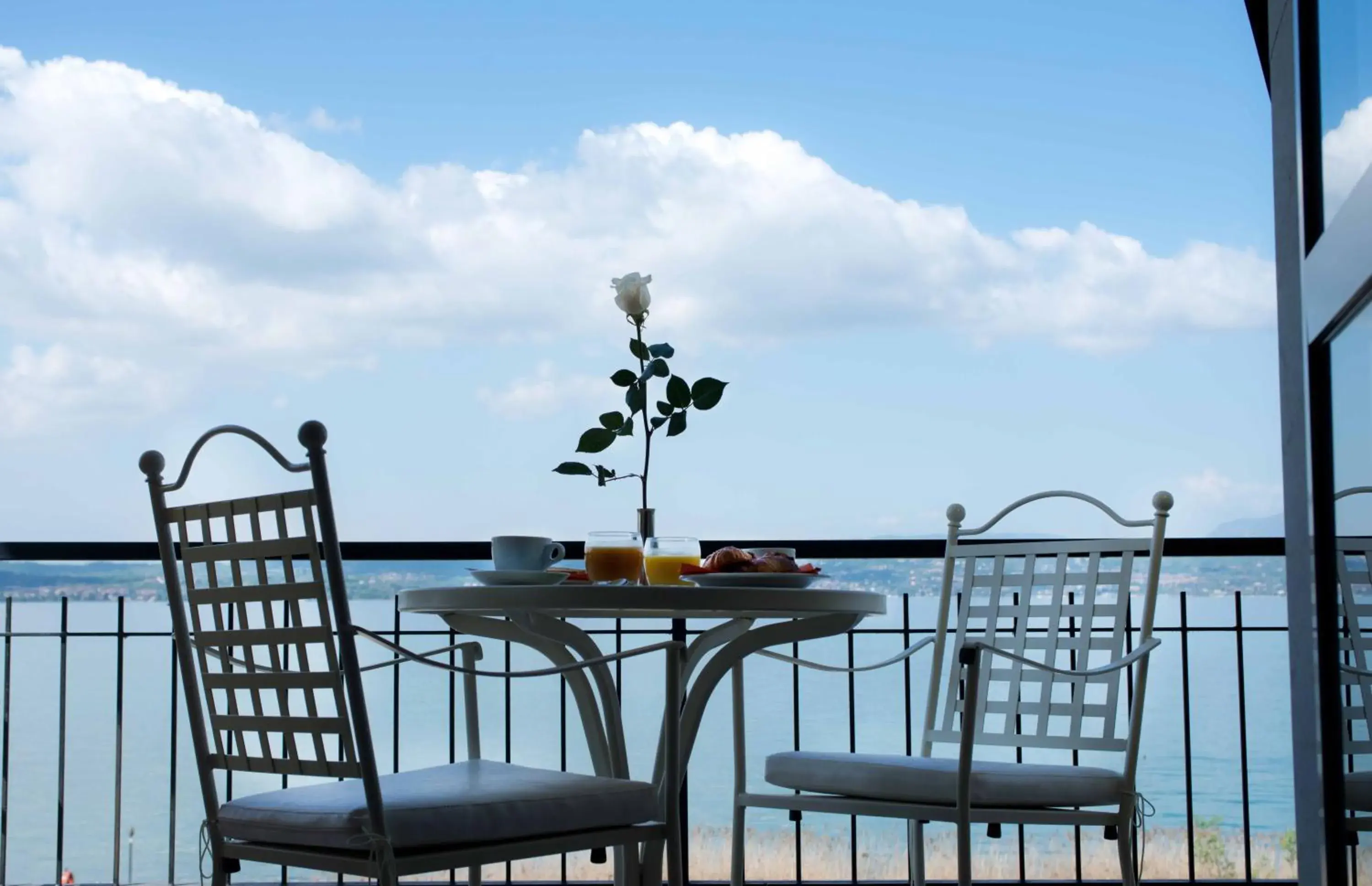 Deluxe Double Room terrace - Lake View in Hotel Miramar Deluxe Double Room terrace - Lake View in Hotel Miramar