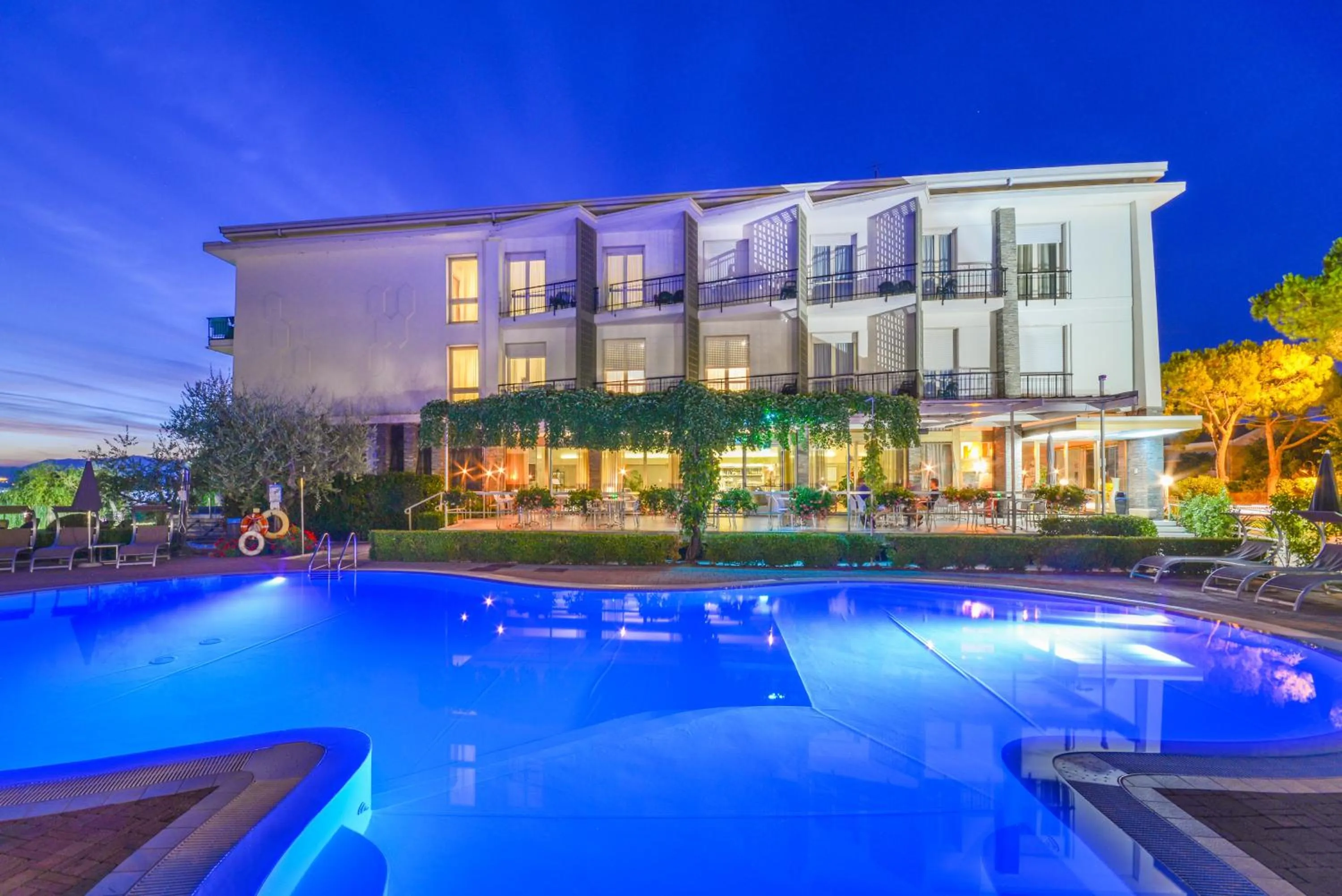 Swimming pool in Hotel Miramar