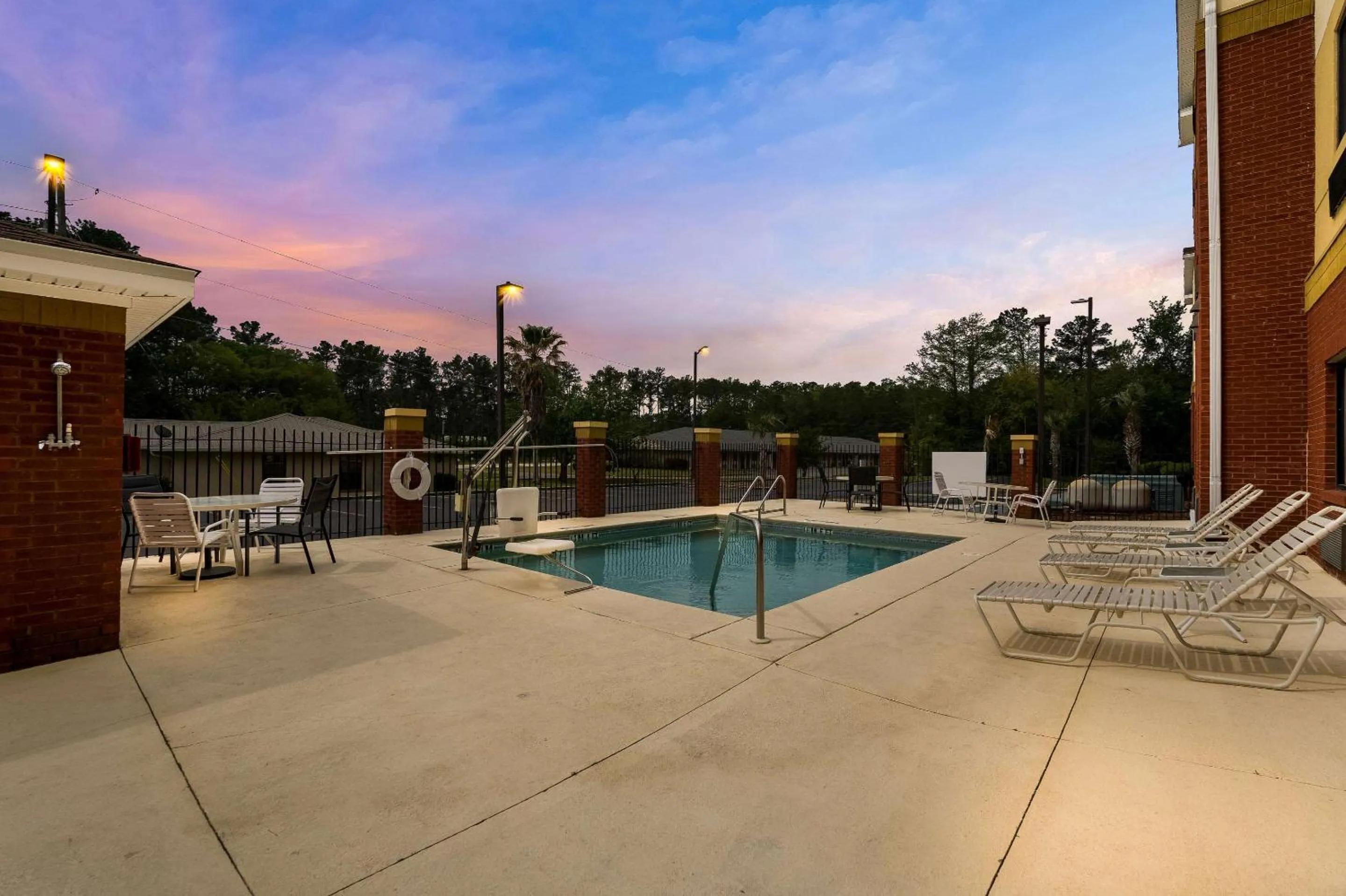 Property building in Comfort Inn & Suites Chipley I-10