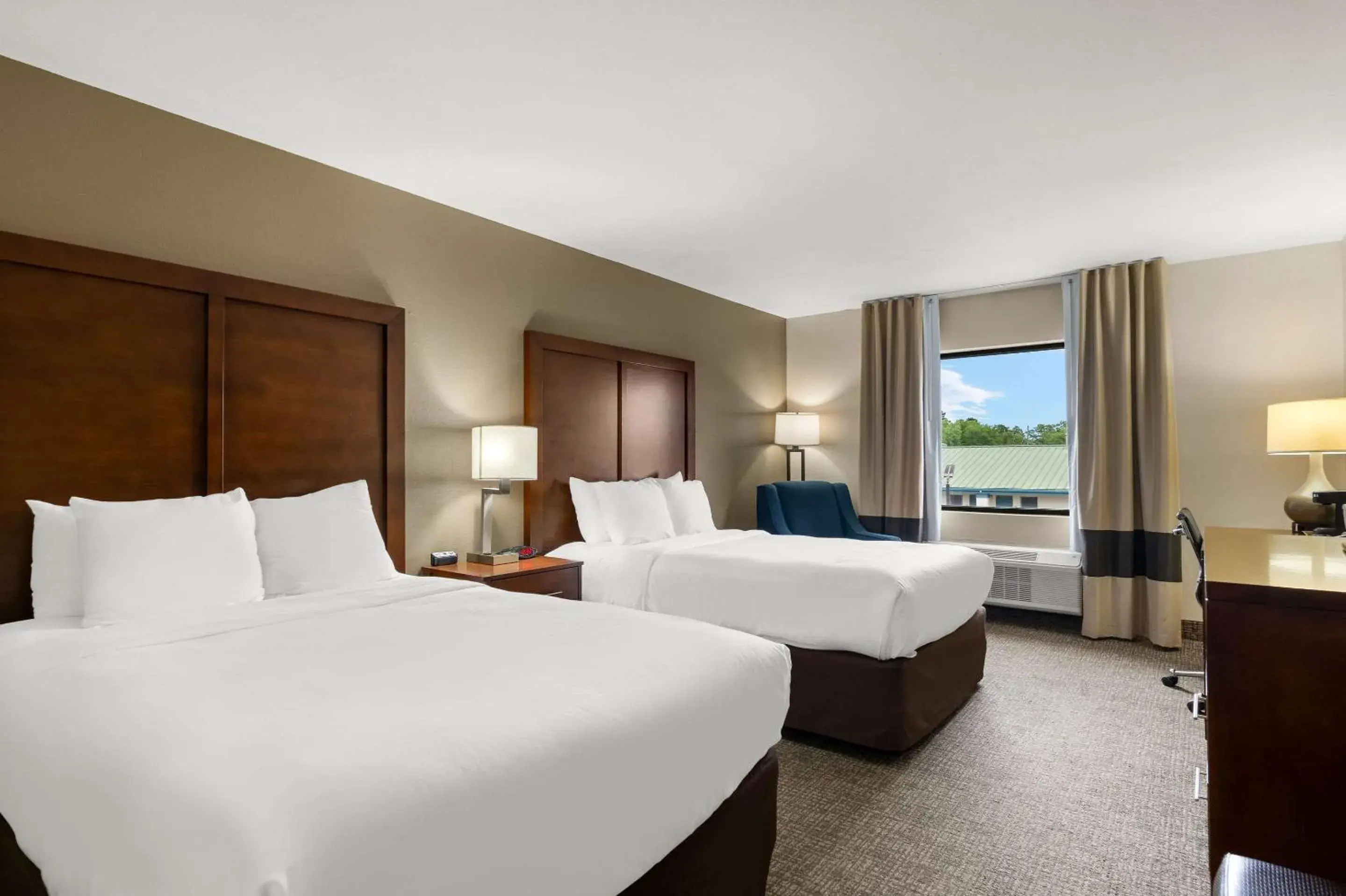 Bedroom, Bed in Comfort Inn & Suites Chipley I-10 Bedroom, Bed in Comfort Inn & Suites Chipley I-10