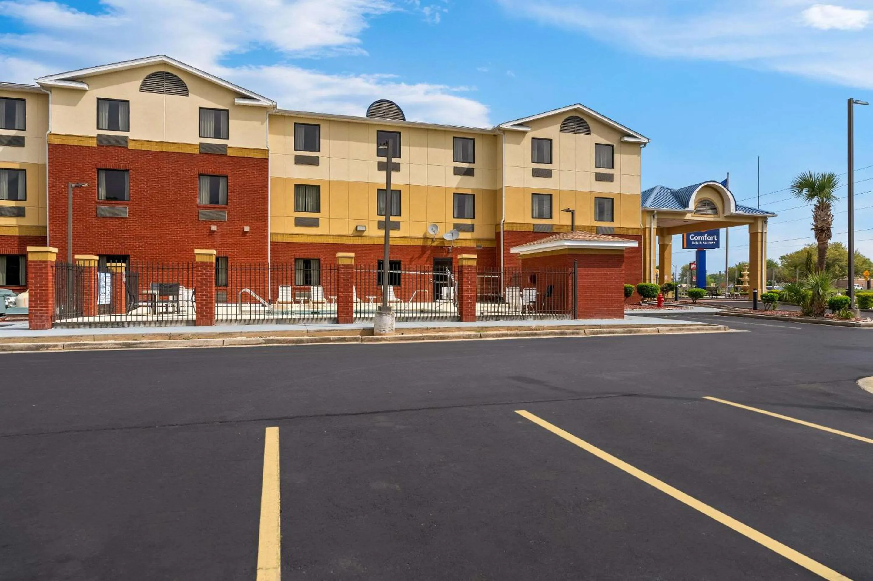 Property building in Comfort Inn & Suites Chipley I-10