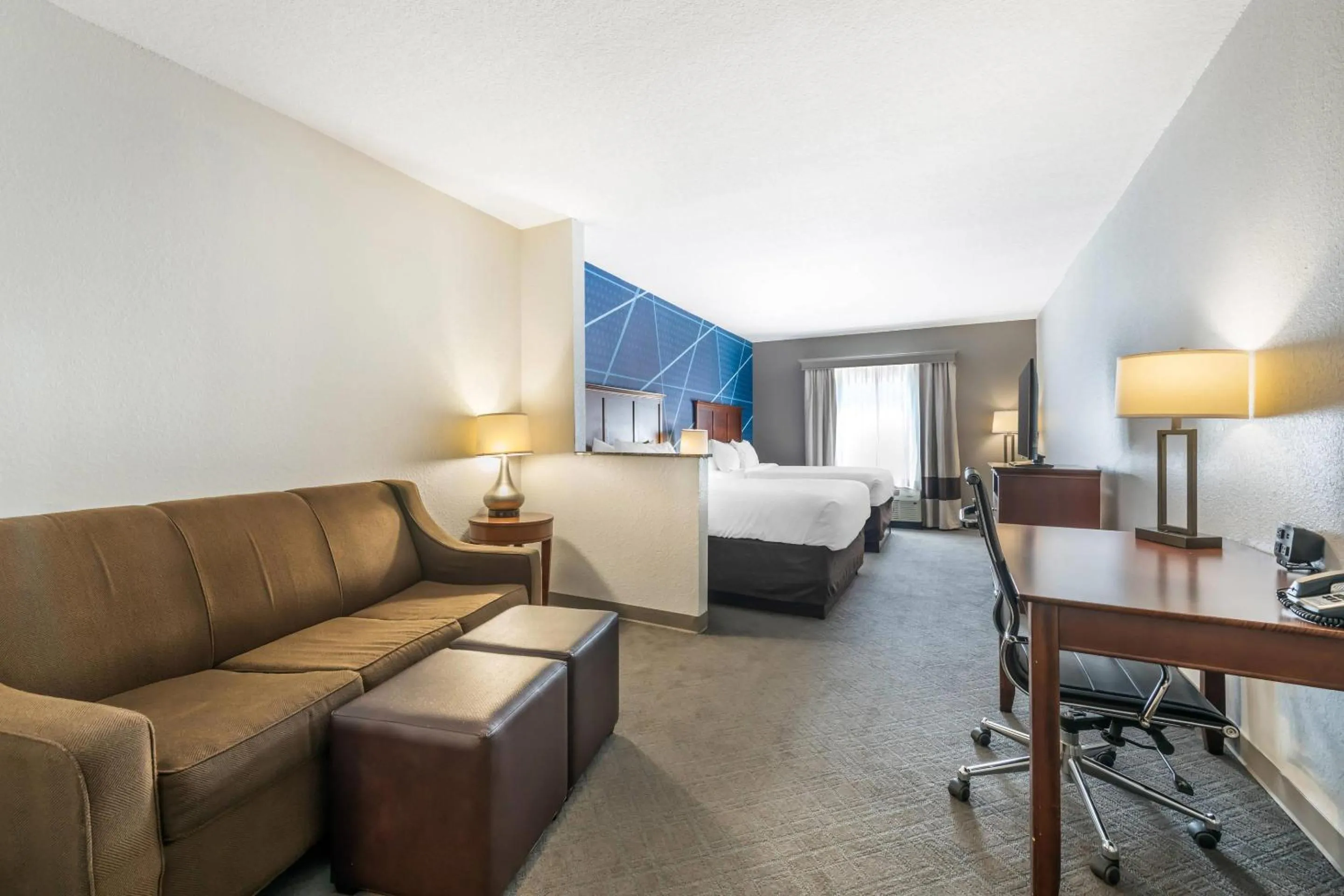 Bedroom in Comfort Suites Ocala North