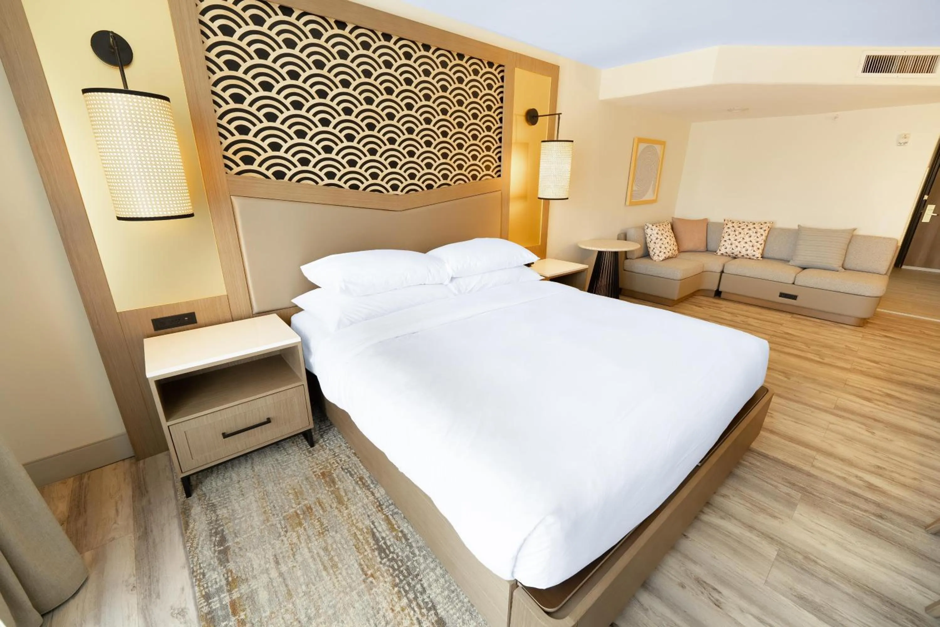 Living room, Bed in Castillo Real St Augustine Beach,Tapestry Collection Hilton