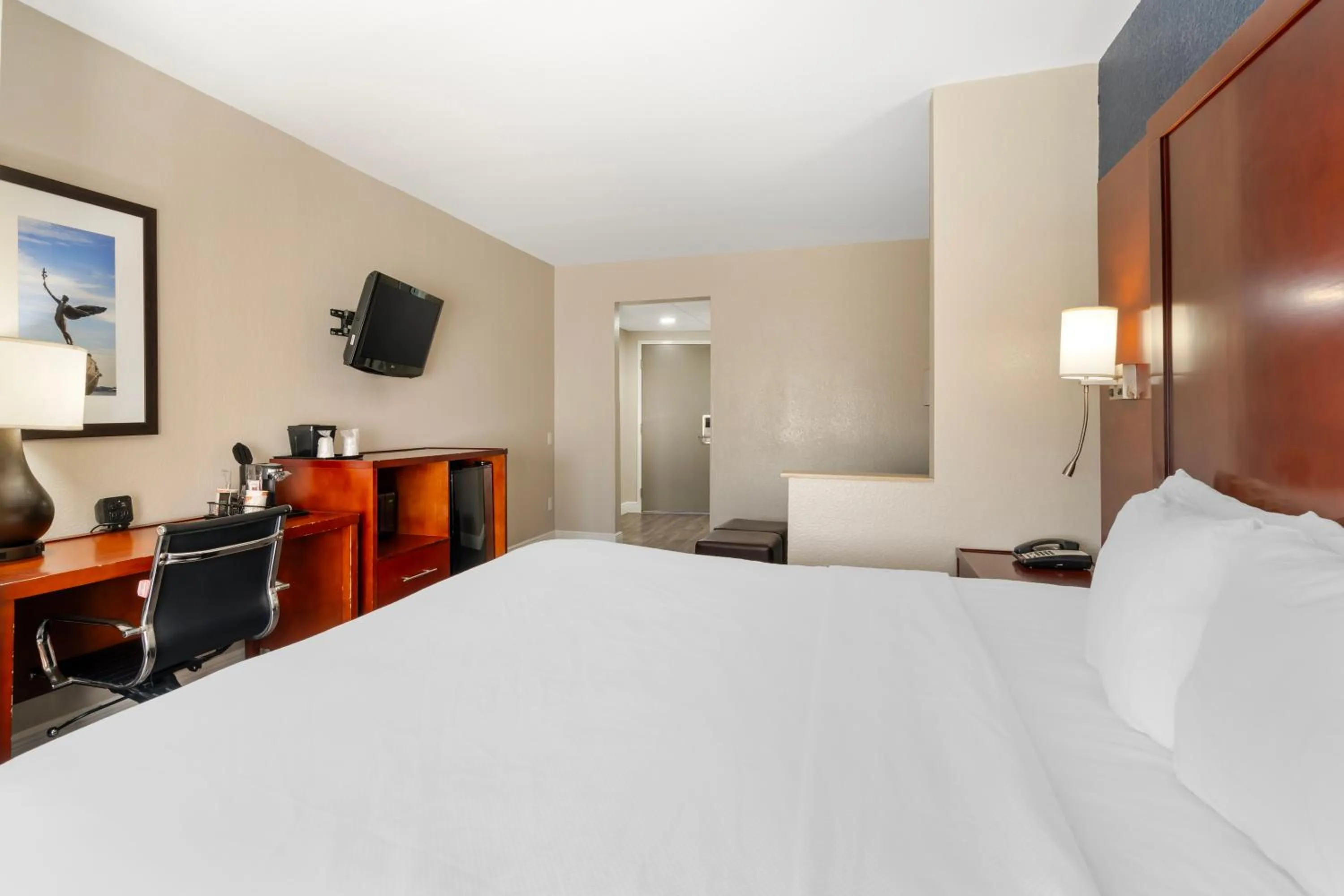 Bedroom, Bed in Comfort Suites West Jacksonville