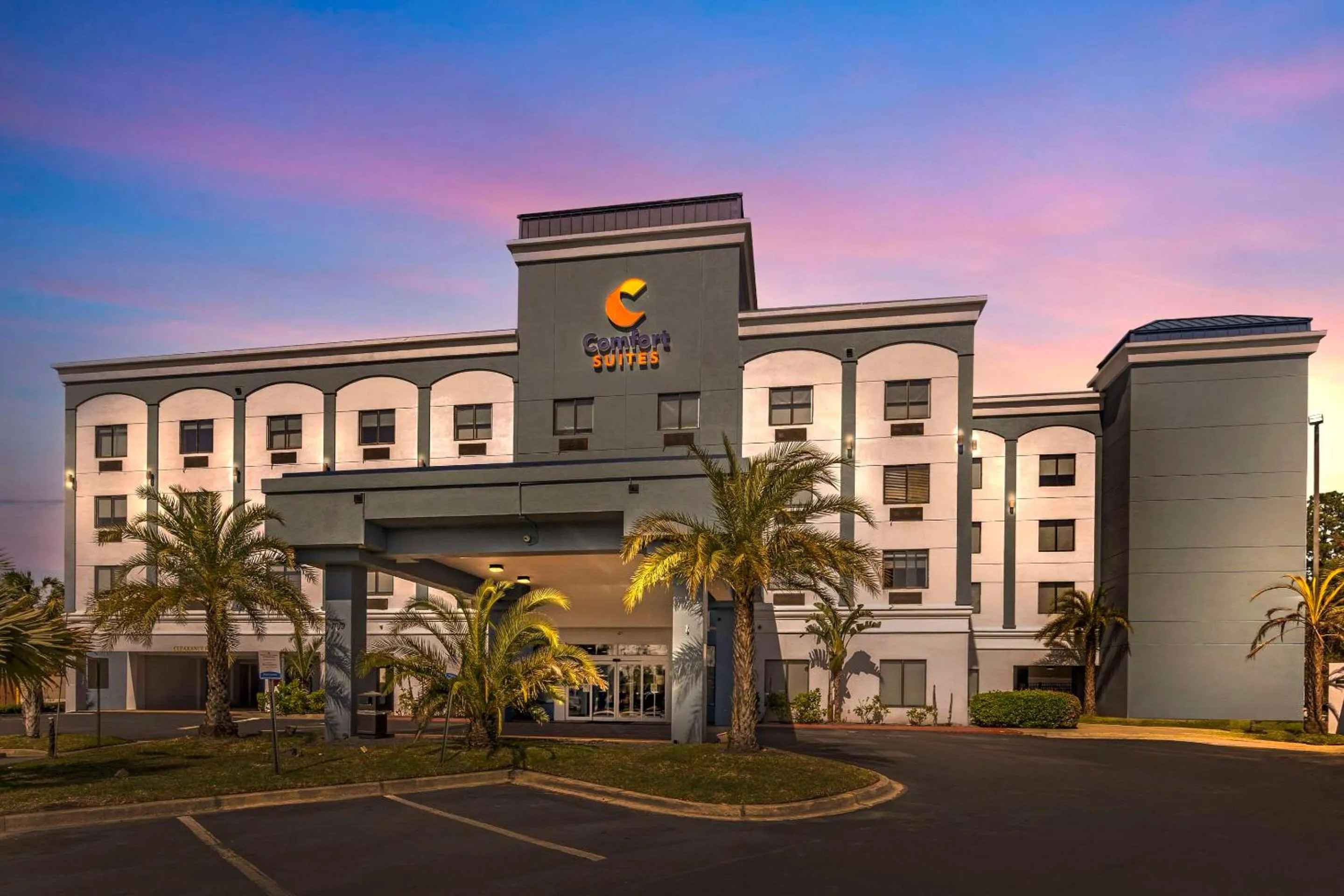 Property building in Comfort Suites West Jacksonville