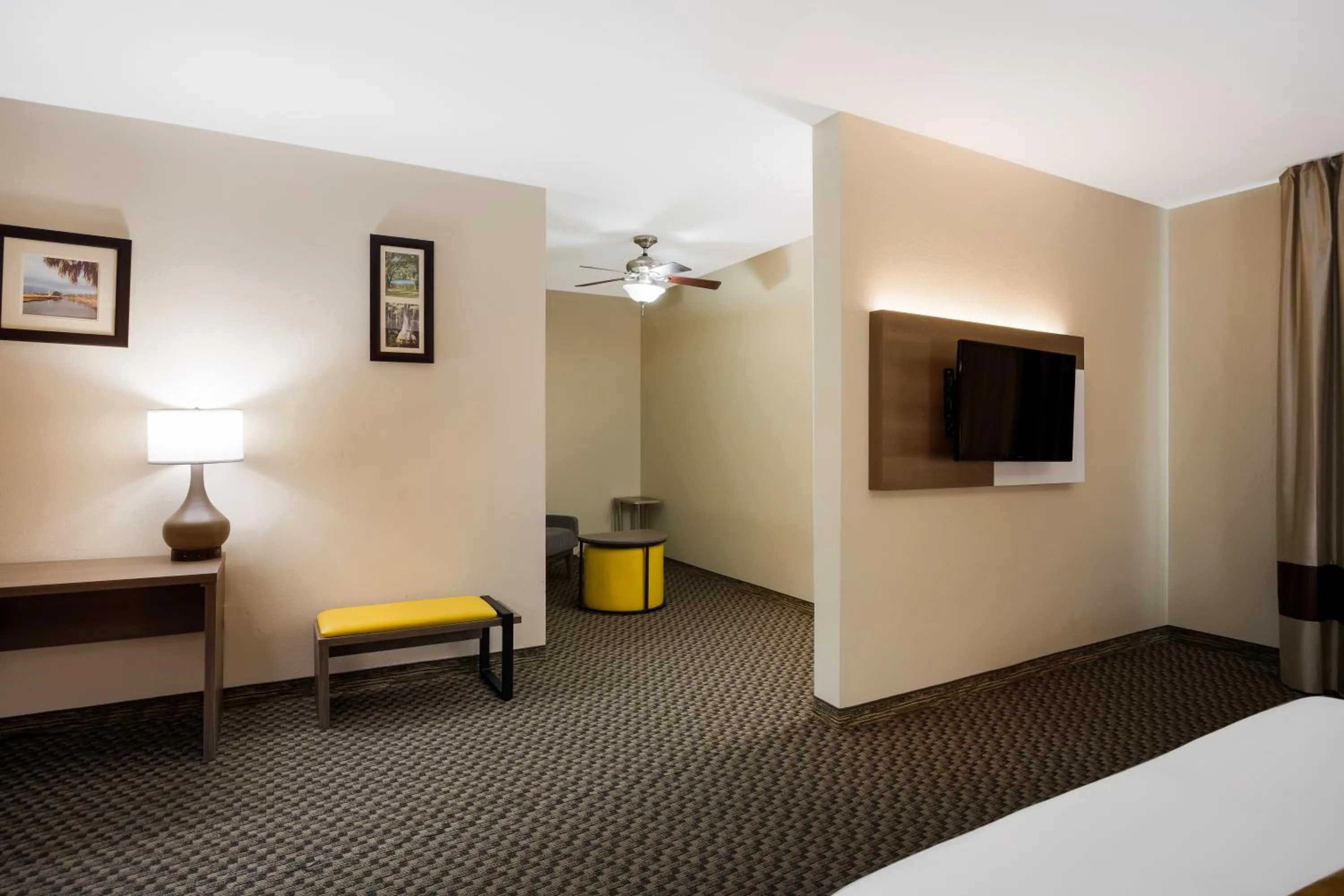 Photo of the whole room, Bed in Comfort Inn & Suites Midway - Tallahassee West