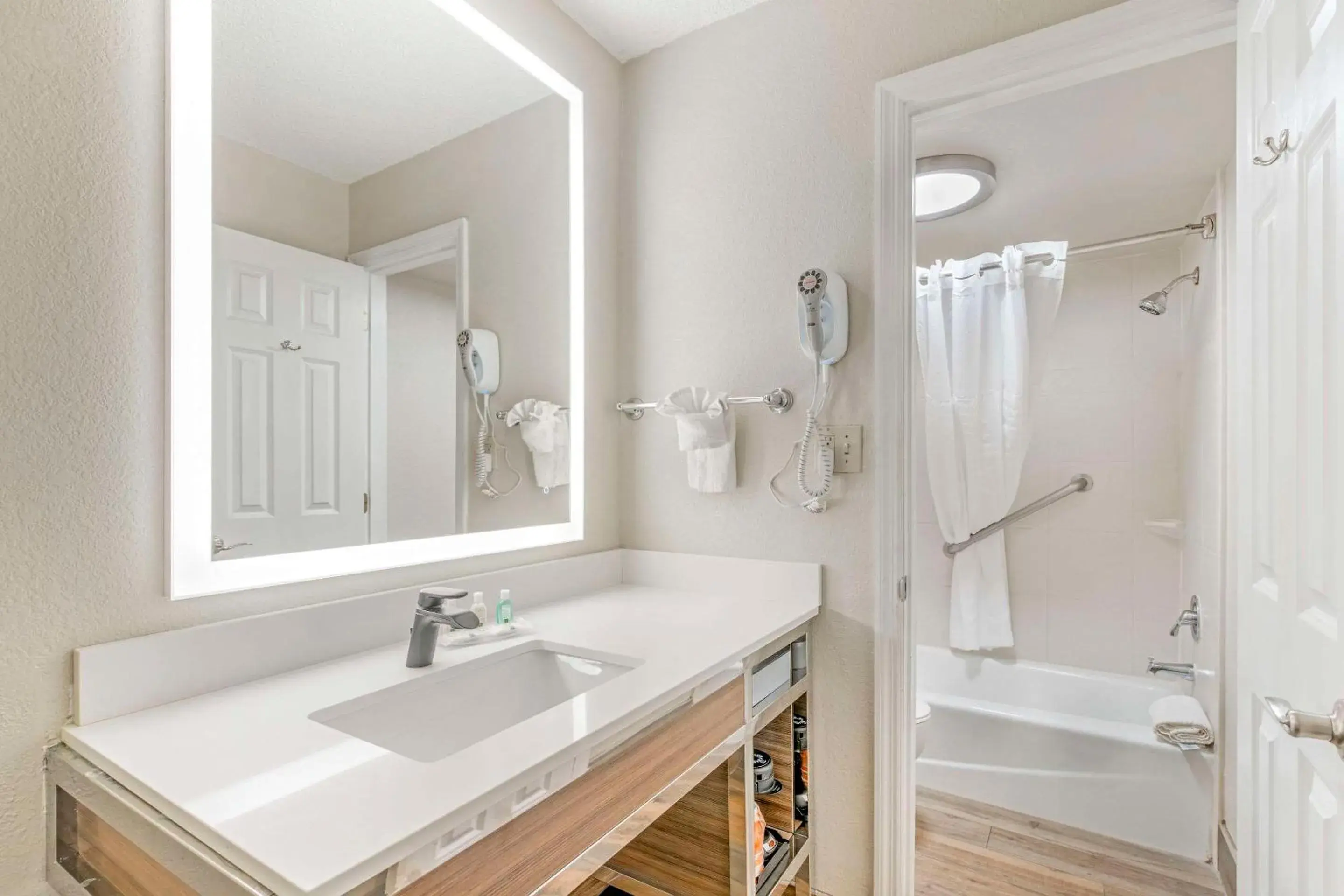 Bedroom in Quality Inn Daytona Speedway - I-95 Bedroom in Quality Inn Daytona Speedway - I-95