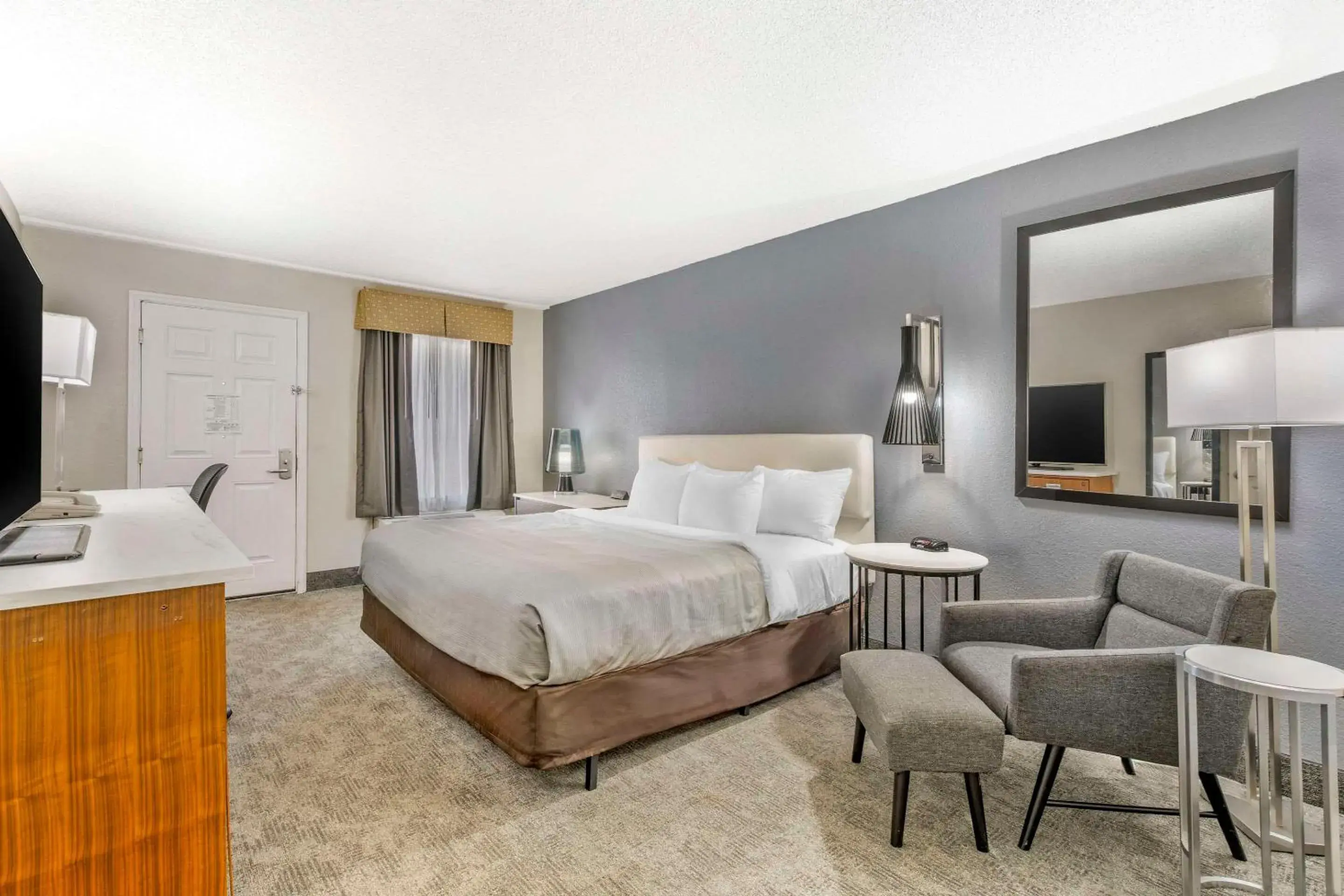 Bedroom, Bed in Quality Inn Daytona Speedway - I-95 Bedroom, Bed in Quality Inn Daytona Speedway - I-95