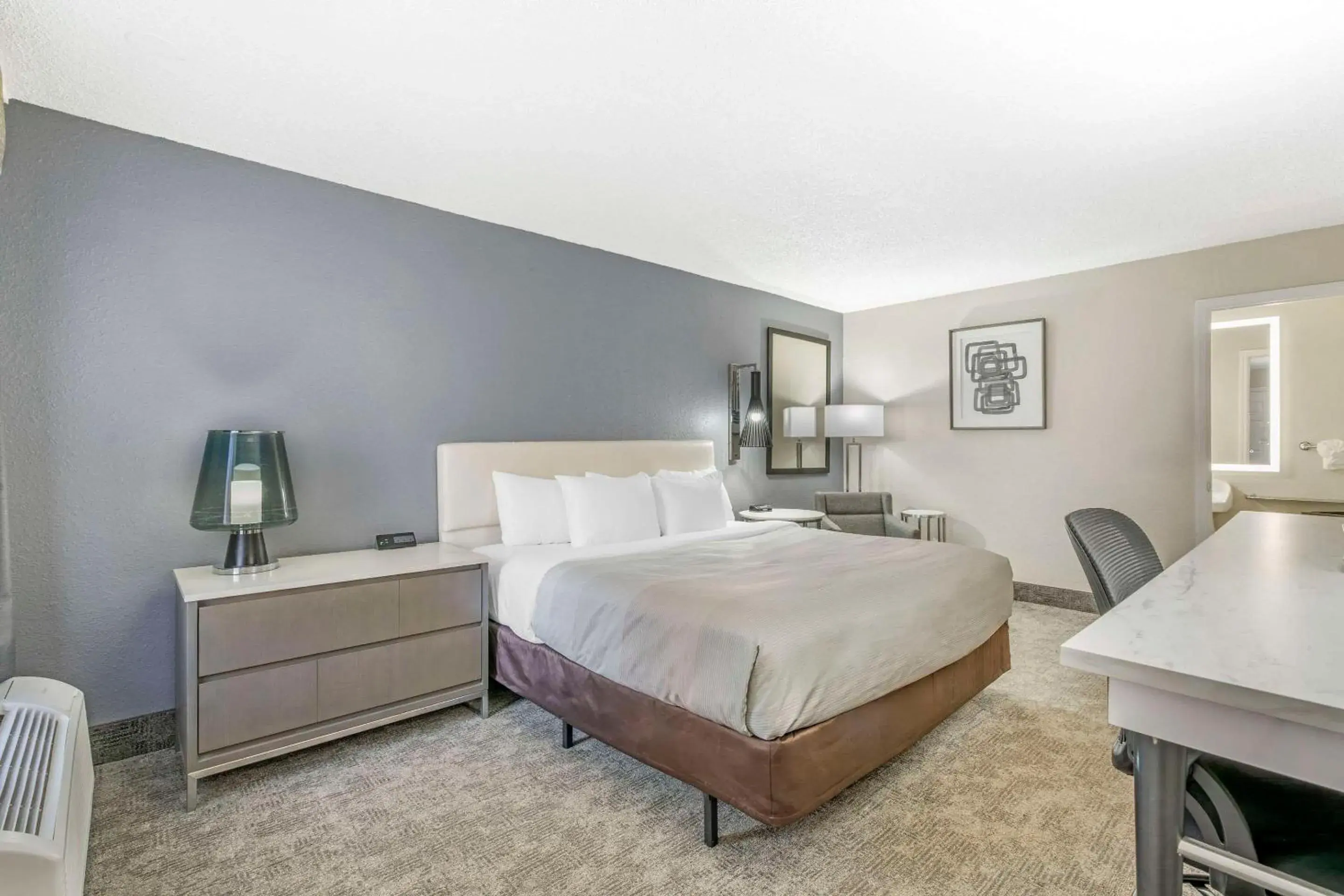 Bedroom, Bed in Quality Inn Daytona Speedway - I-95 Bedroom, Bed in Quality Inn Daytona Speedway - I-95